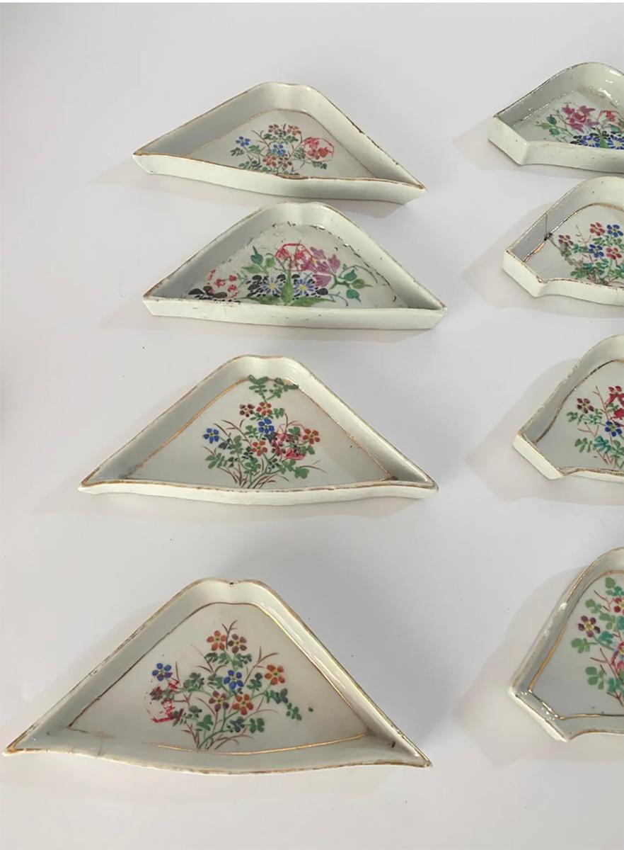 Set of Small Porcelain Serving Dish, in Wooden Box, China, 19th Century For Sale 1