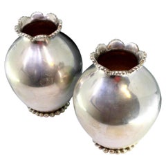 Set of smooth, round silver jugs with pearls on the rim and circular base