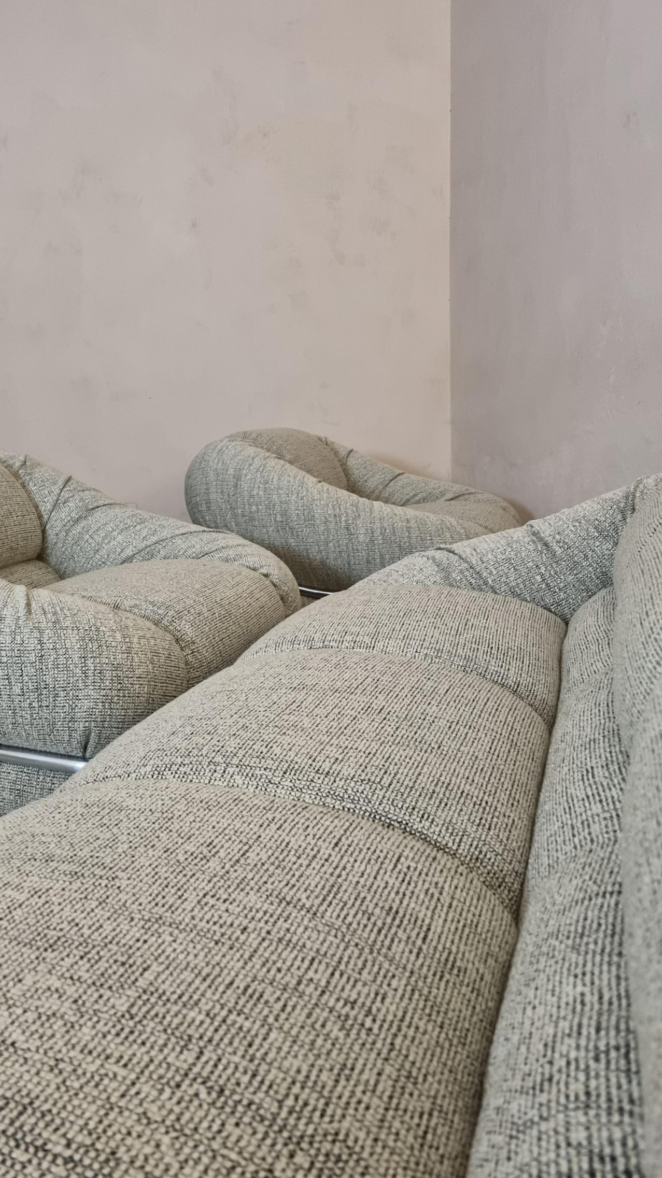 Set of sofa 3 seater and armchairs of Italian Production, 1970 In Excellent Condition In Arezzo, Italy