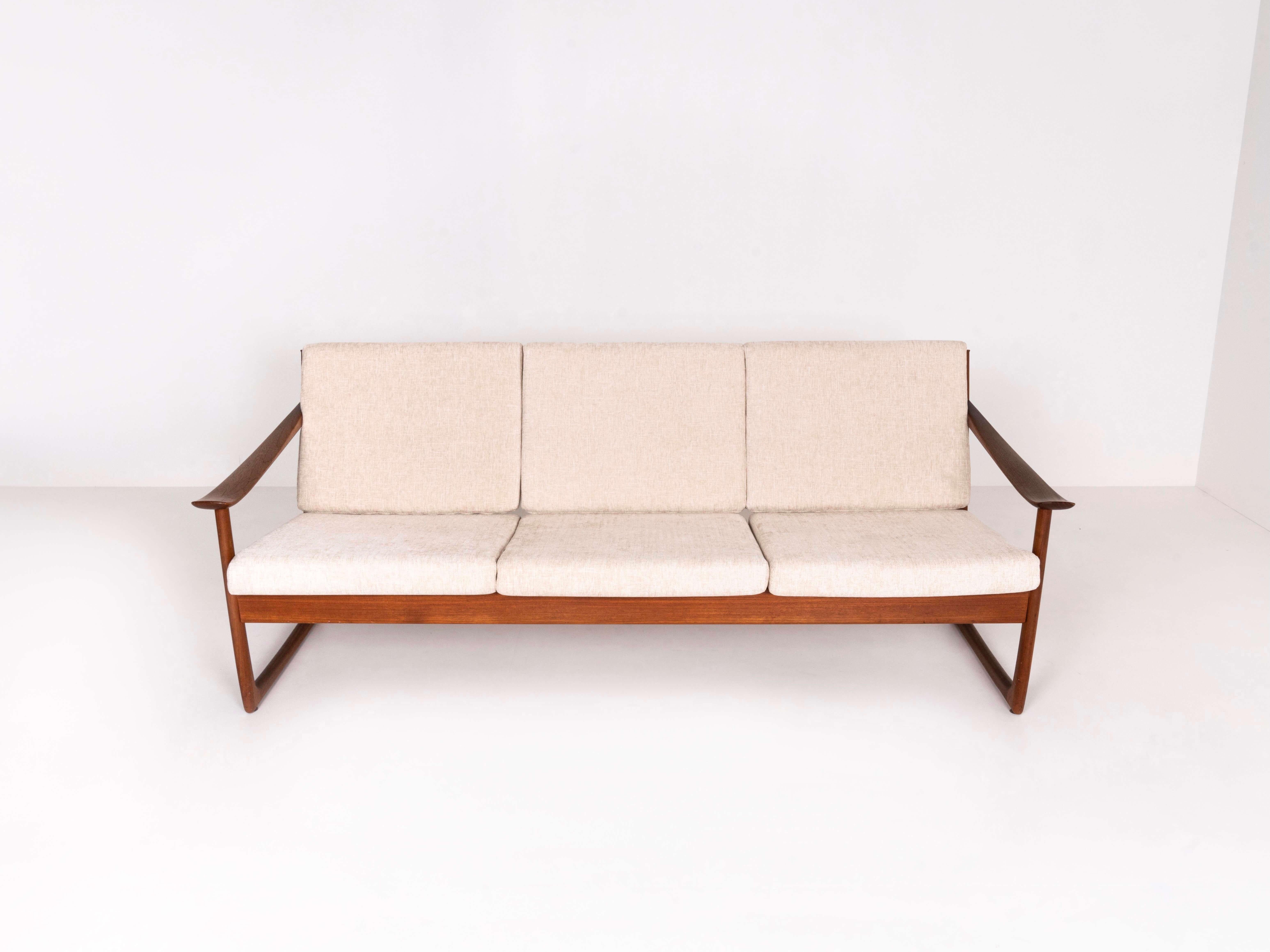 Danish Set of Sofa and Two Arm Chairs Model FD130 Peter Hvidt & Orla Mølgaard Nielsen