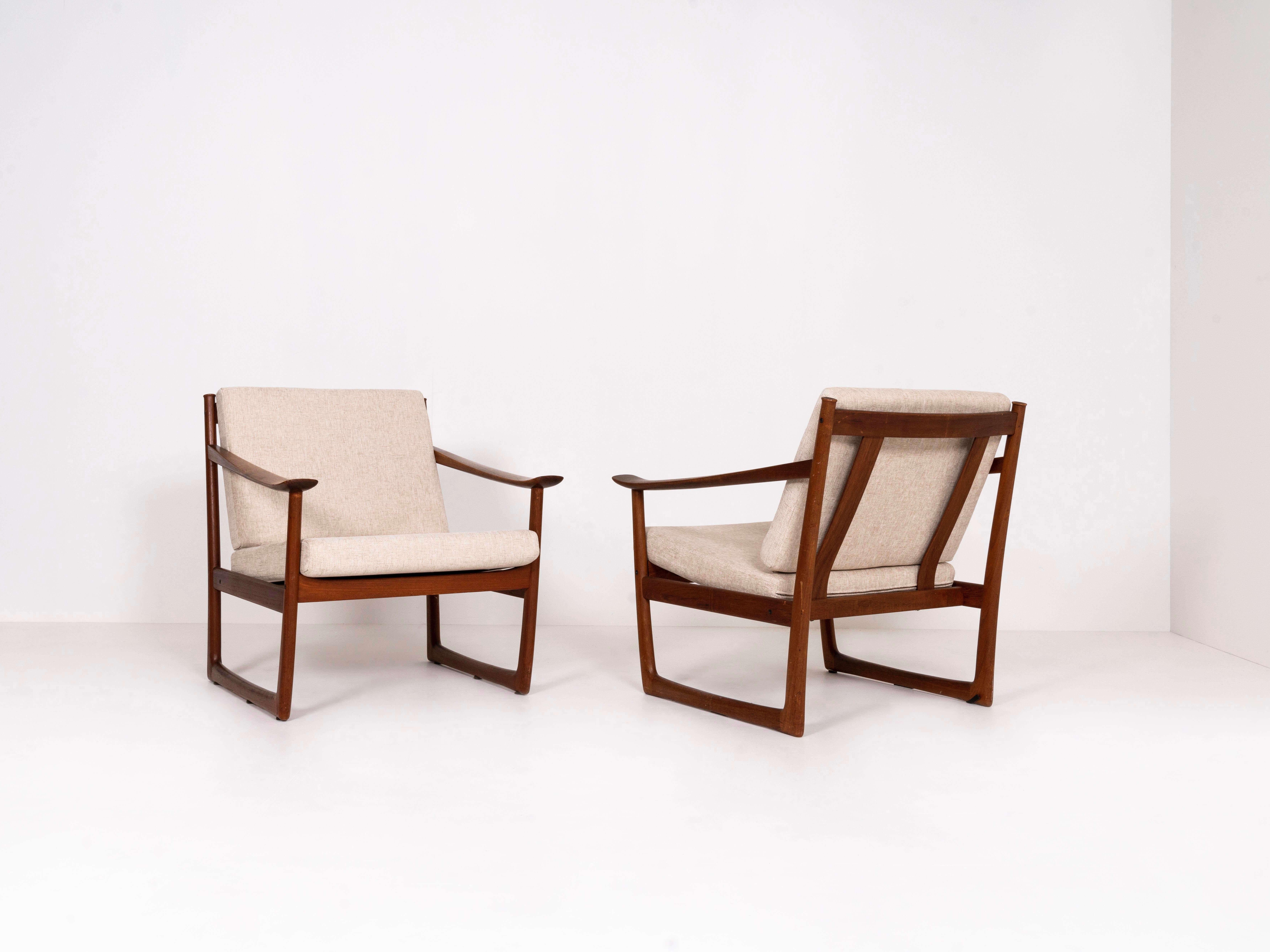 Mid-20th Century Set of Sofa and Two Arm Chairs Model FD130 Peter Hvidt & Orla Mølgaard Nielsen