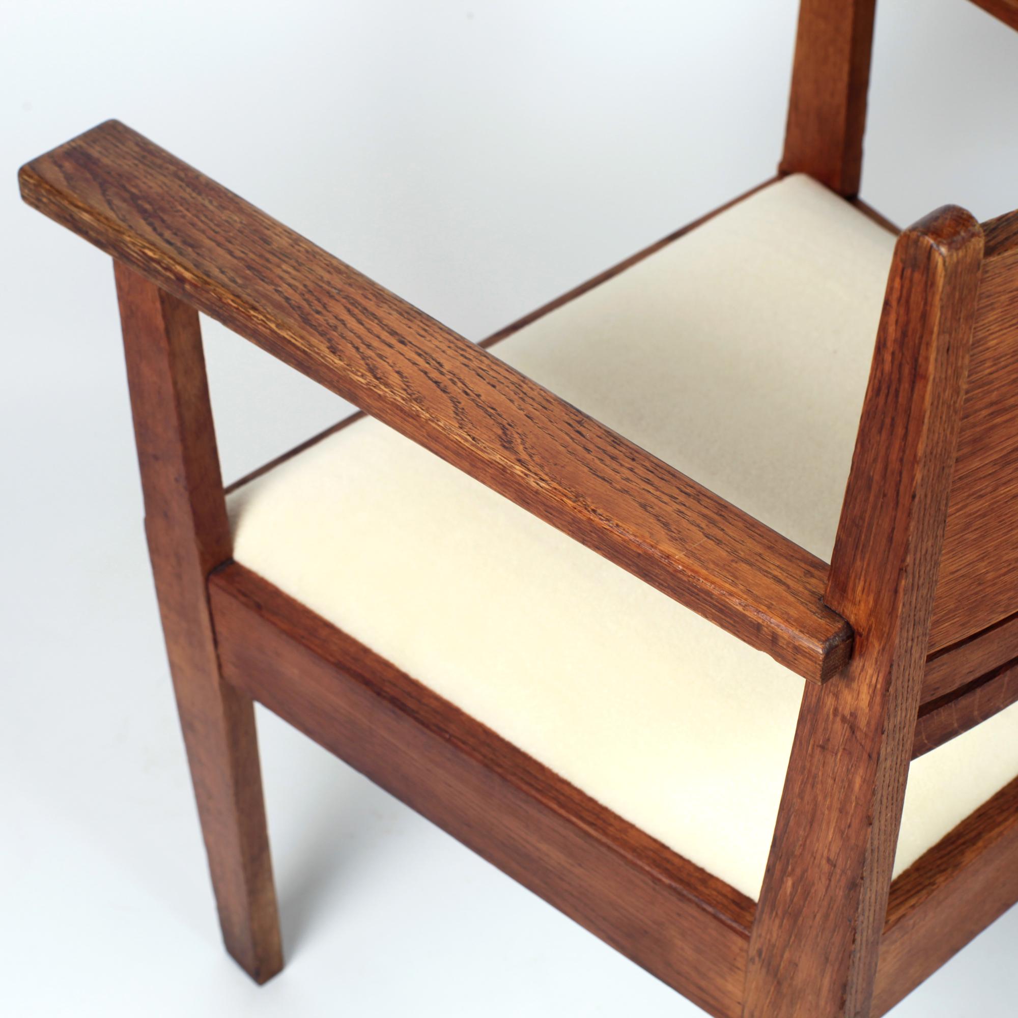 Satz von Esszimmerstühlen aus massivem Eichenholz (4) und Sesseln (2) Rekonstruktion 1950 im Angebot 5