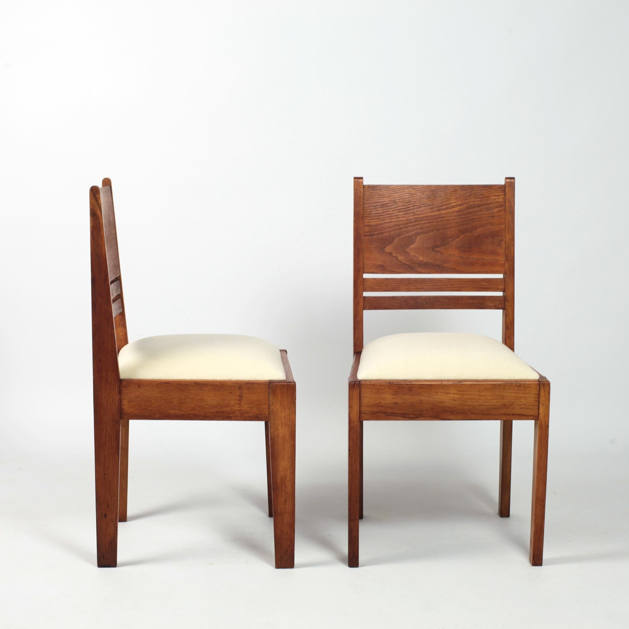 French Set of Solid Oak Dining Chairs (4) and Armchairs (2) Reconstruction 1950 For Sale