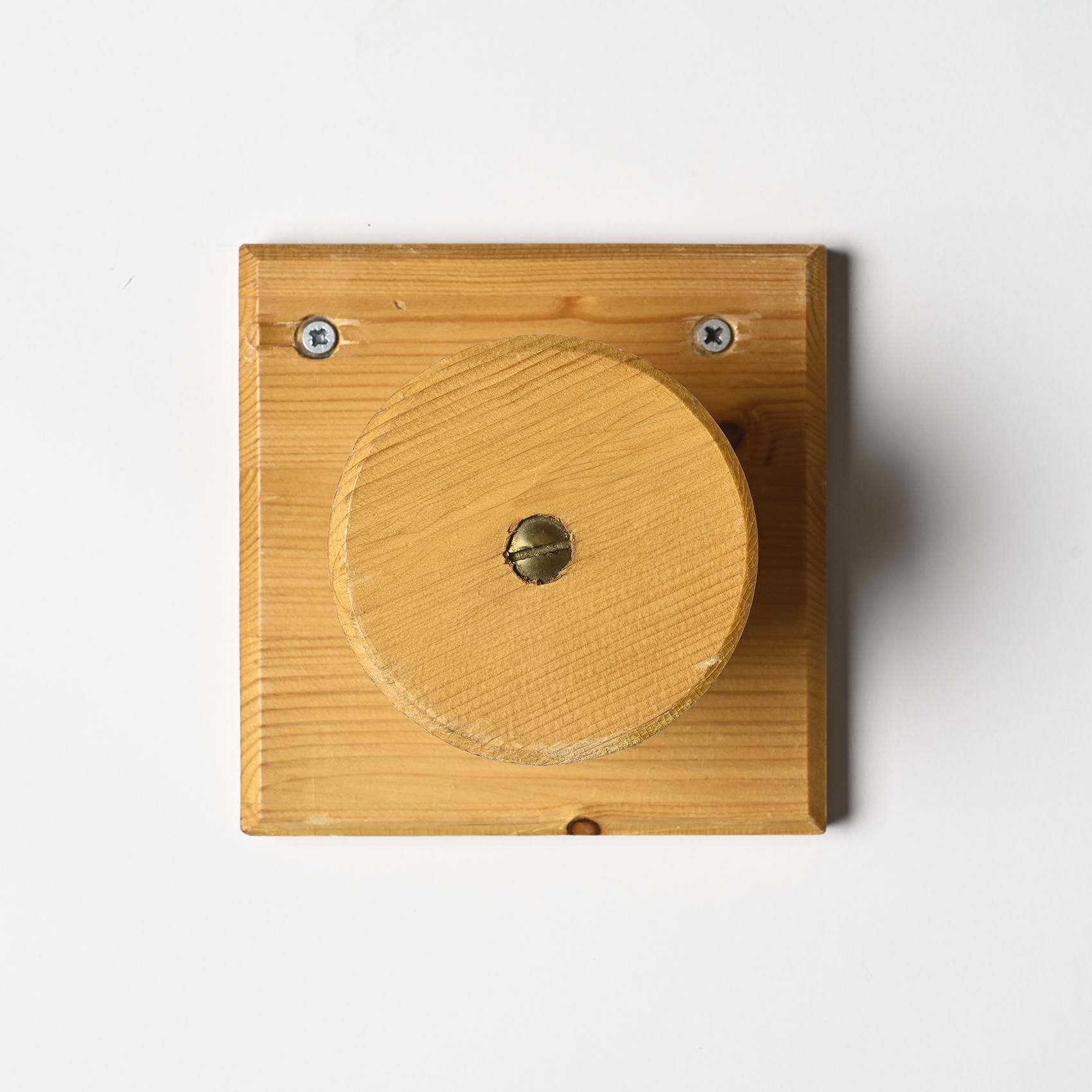 Set di ganci da parete in pino massiccio, Francia, circa 1970 in vendita 8