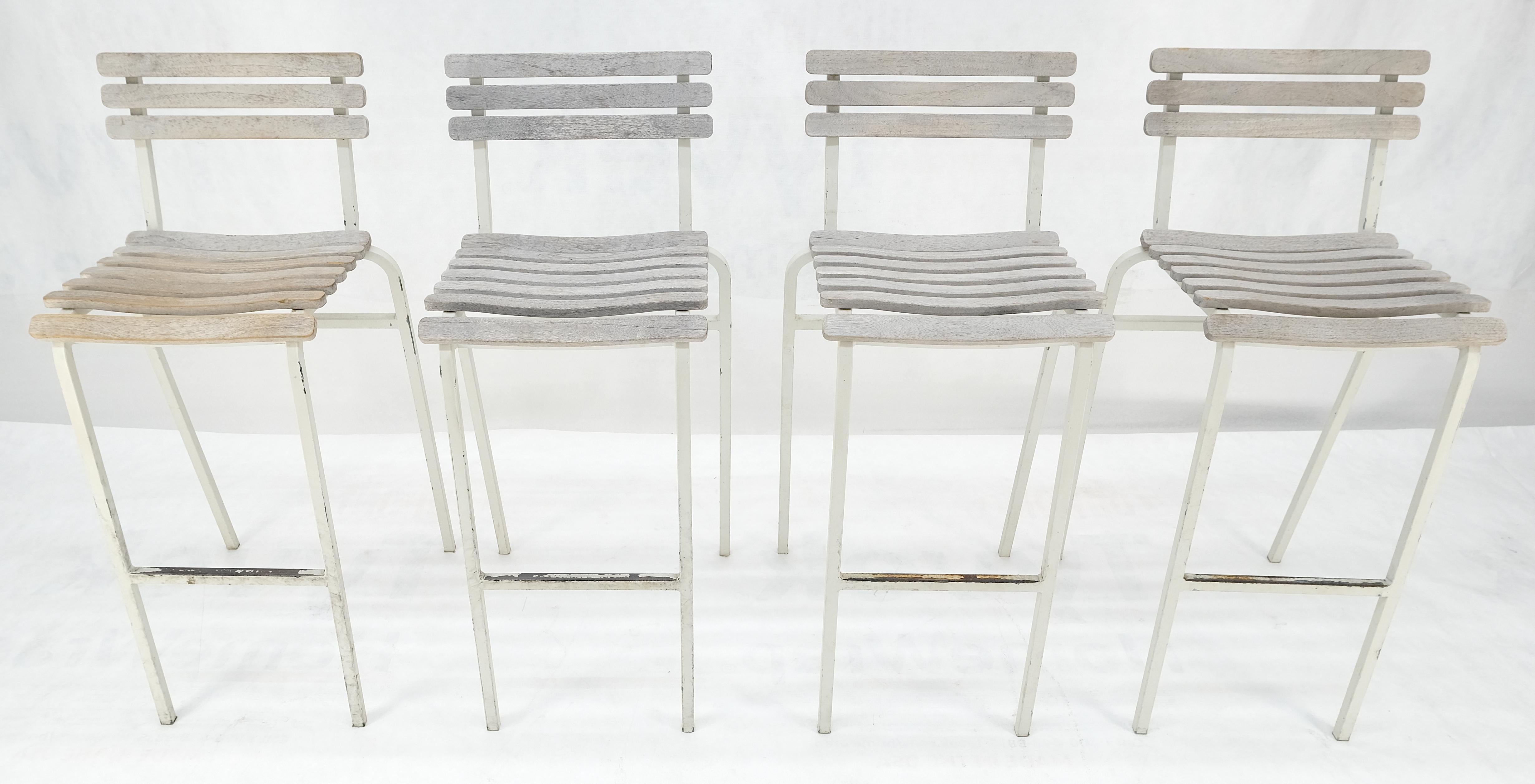 Set di 7 sgabelli da bar per esterni in alluminio e teak massiccio in vendita 4
