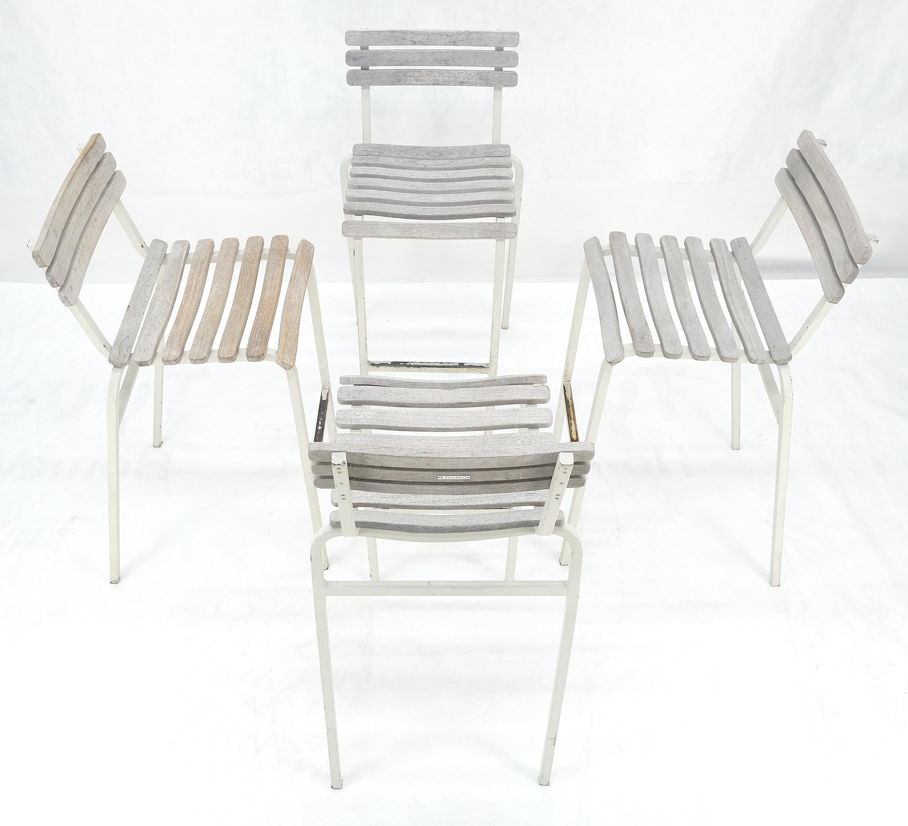 Mid-Century moderno Set di 7 sgabelli da bar per esterni in alluminio e teak massiccio in vendita