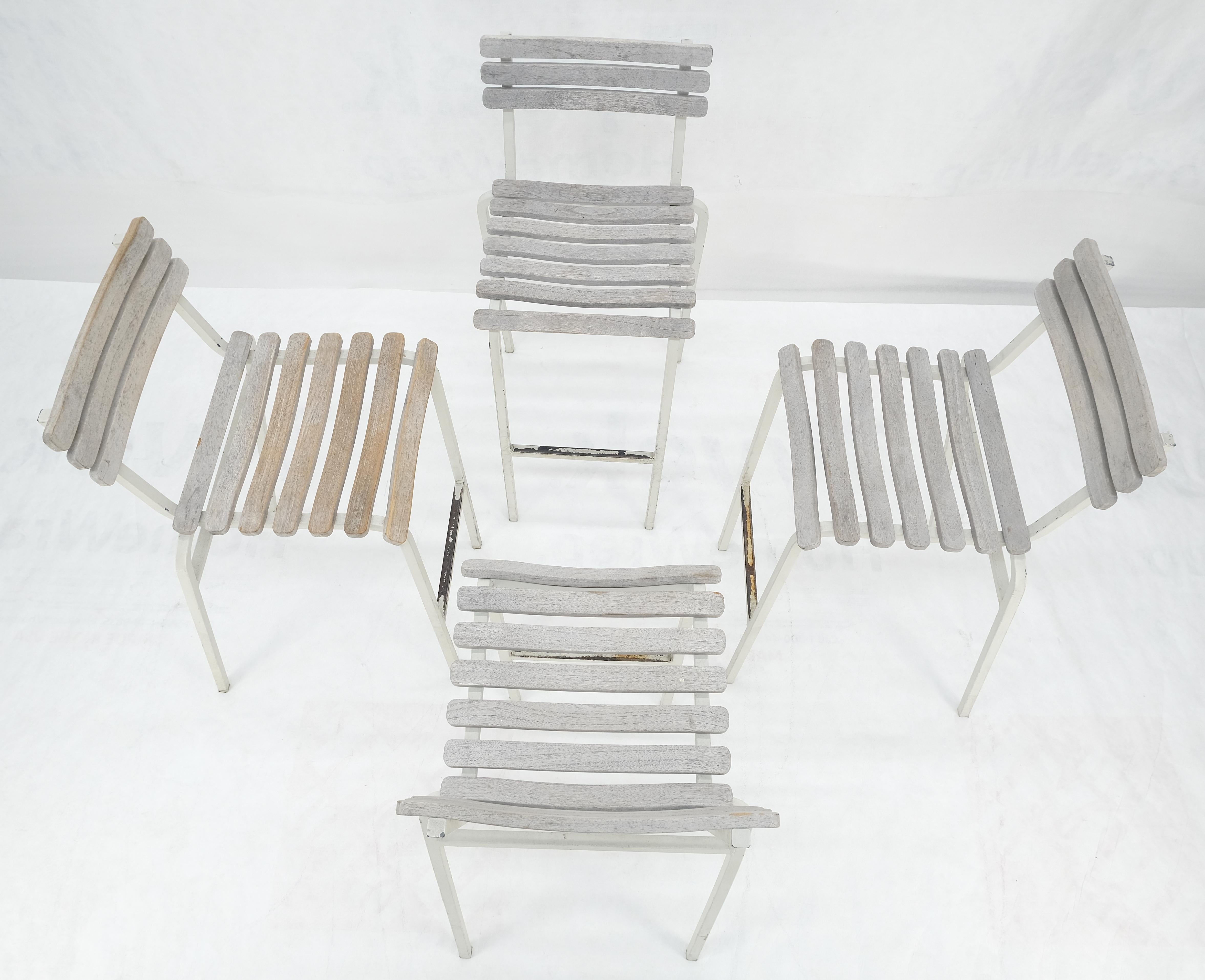 Set di 7 sgabelli da bar per esterni in alluminio e teak massiccio In condizioni discrete in vendita a Rockaway, NJ