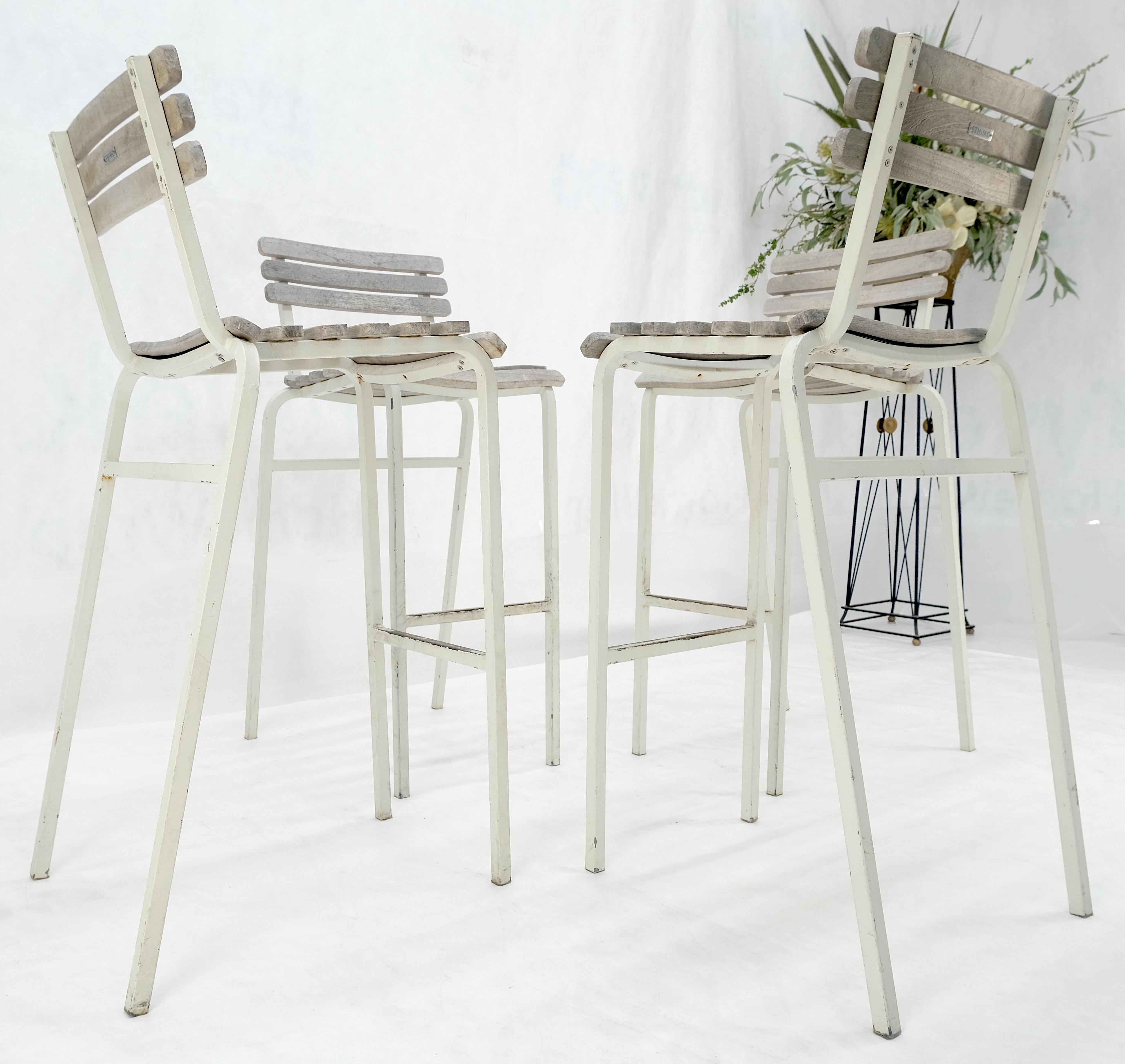 Set di 7 sgabelli da bar per esterni in alluminio e teak massiccio in vendita 2
