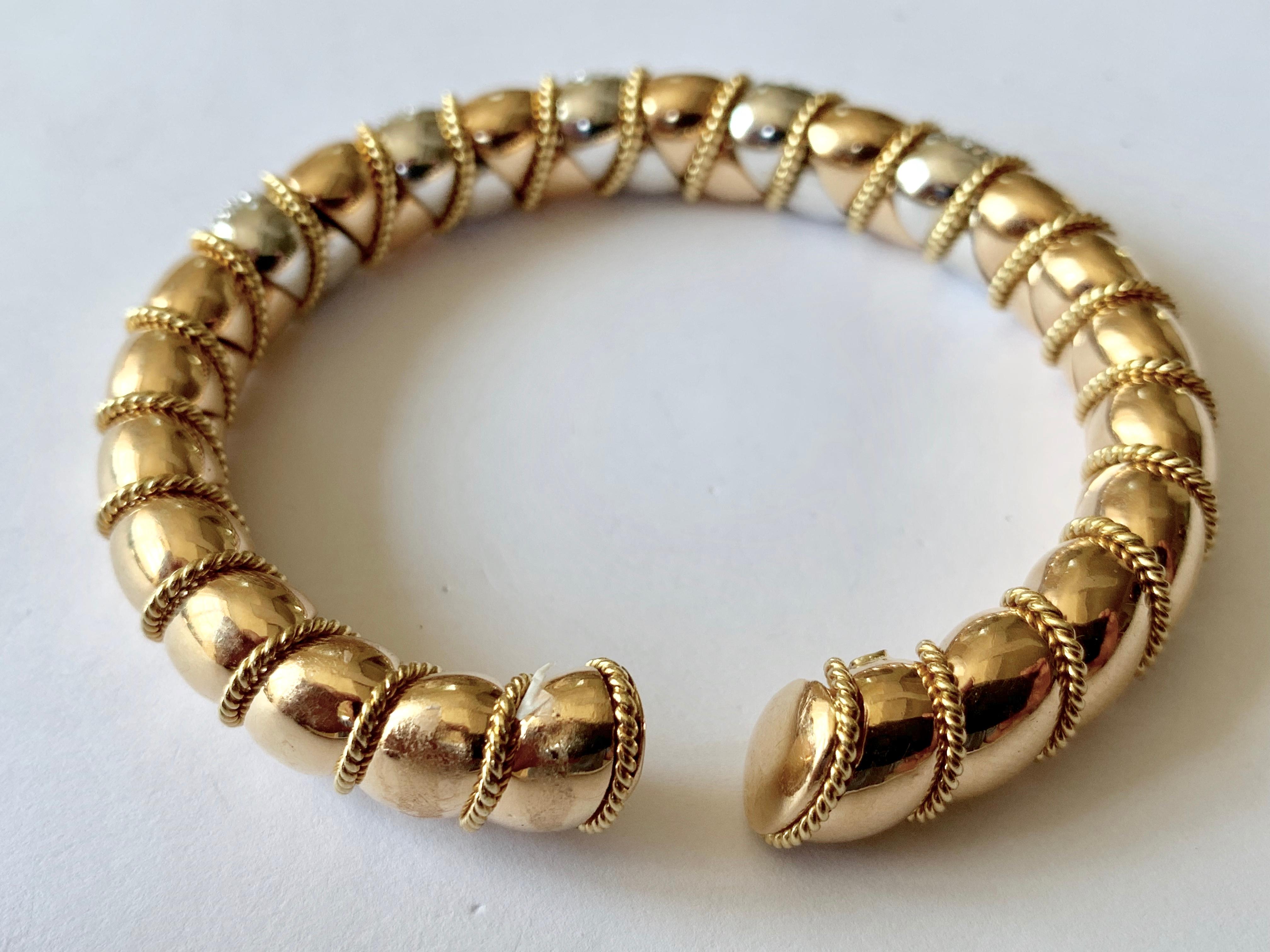 Bracelet manchette en or jaune et blanc massif en vente 1
