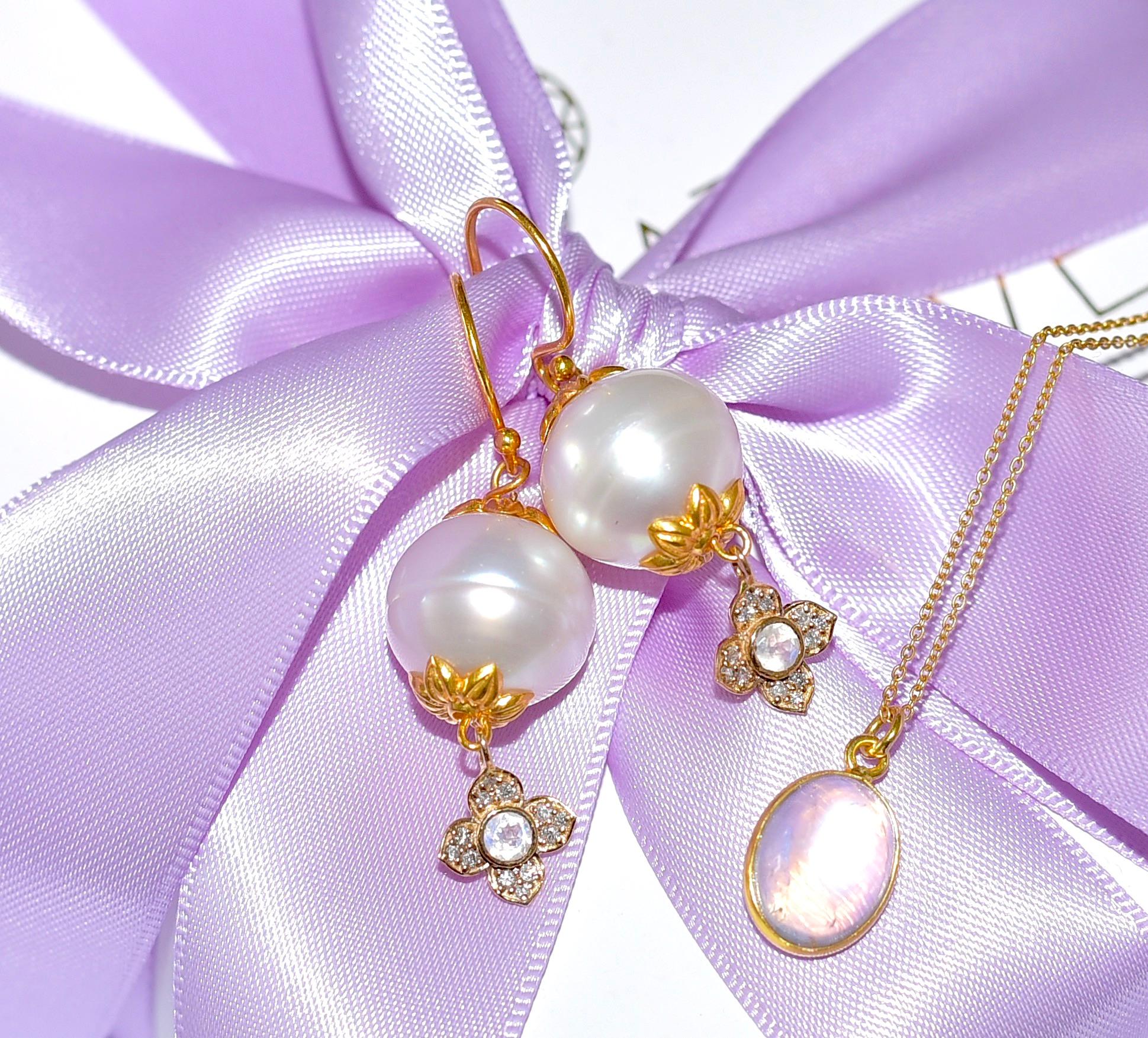  Boucles d'oreilles en or jaune 18 carats avec perles des mers du Sud, diamants et pierres de lune Pour femmes 