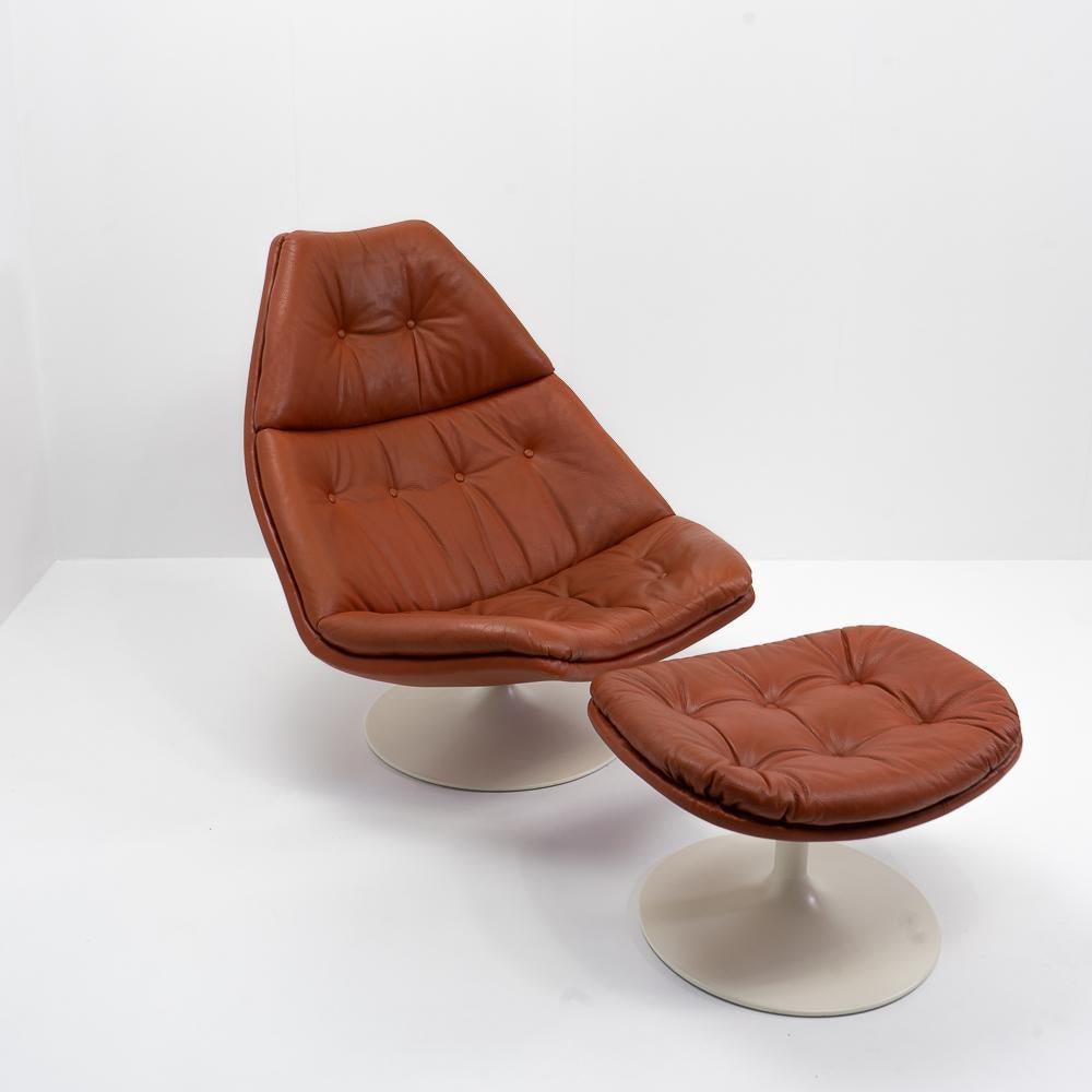 Mid-Century Modern Set of Space Age Lounge Chairs and Footstool by G. Harcourt for Artifort, 1970s