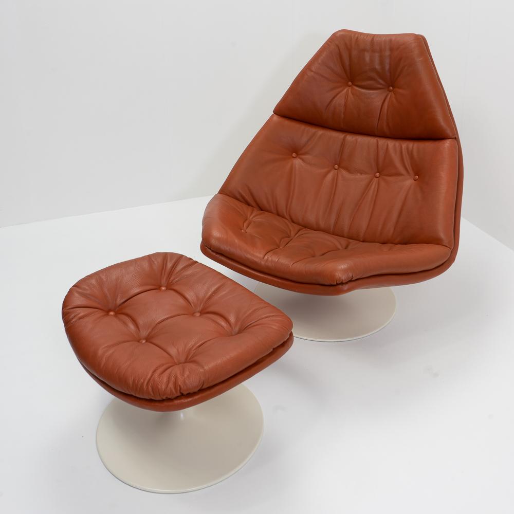 Set of Space Age Lounge Chairs and Footstool by G. Harcourt for Artifort, 1970s In Good Condition In Renens, CH