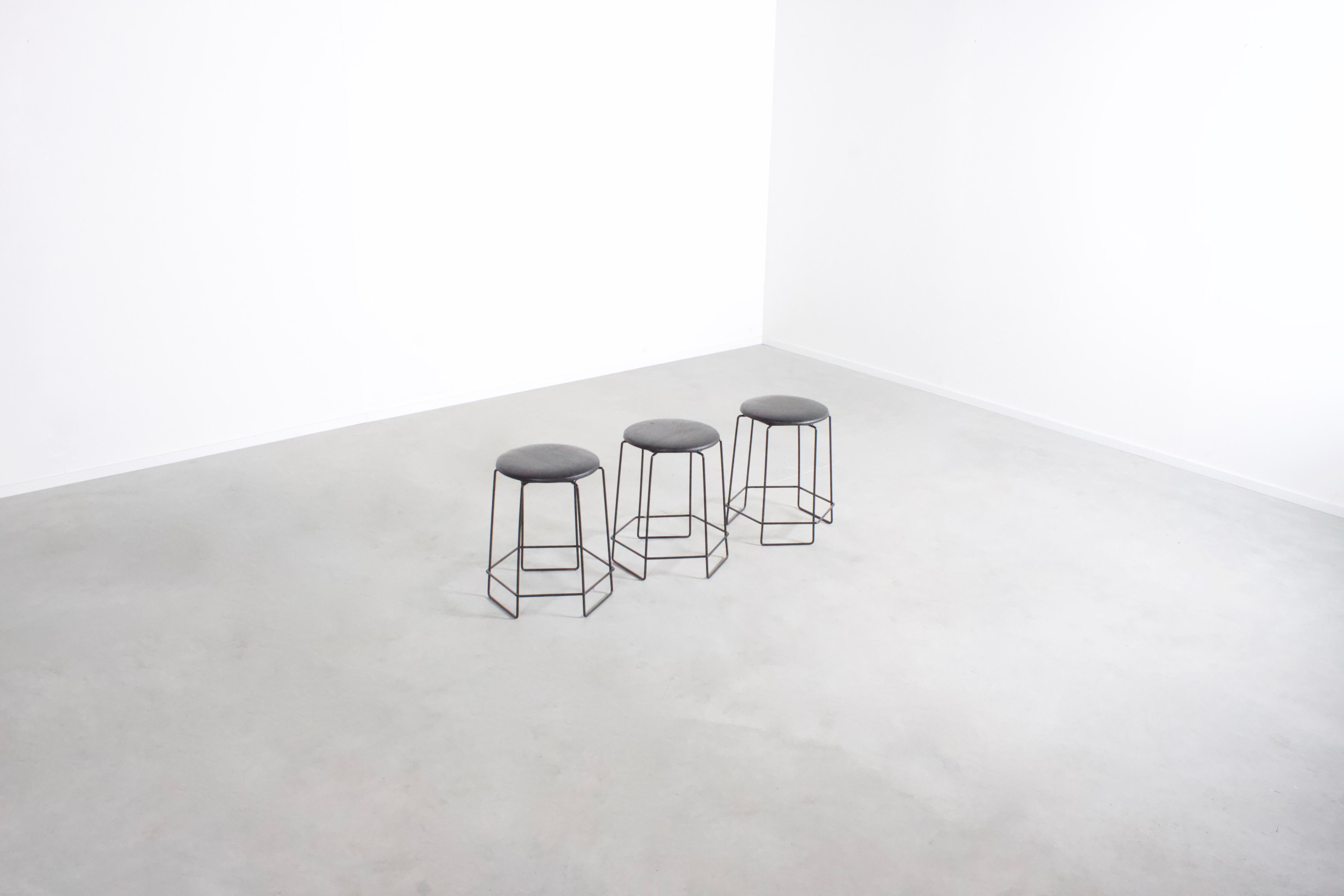Mid-Century Modern Set of Square Verner Panton Wire Stools, 1960s For Sale