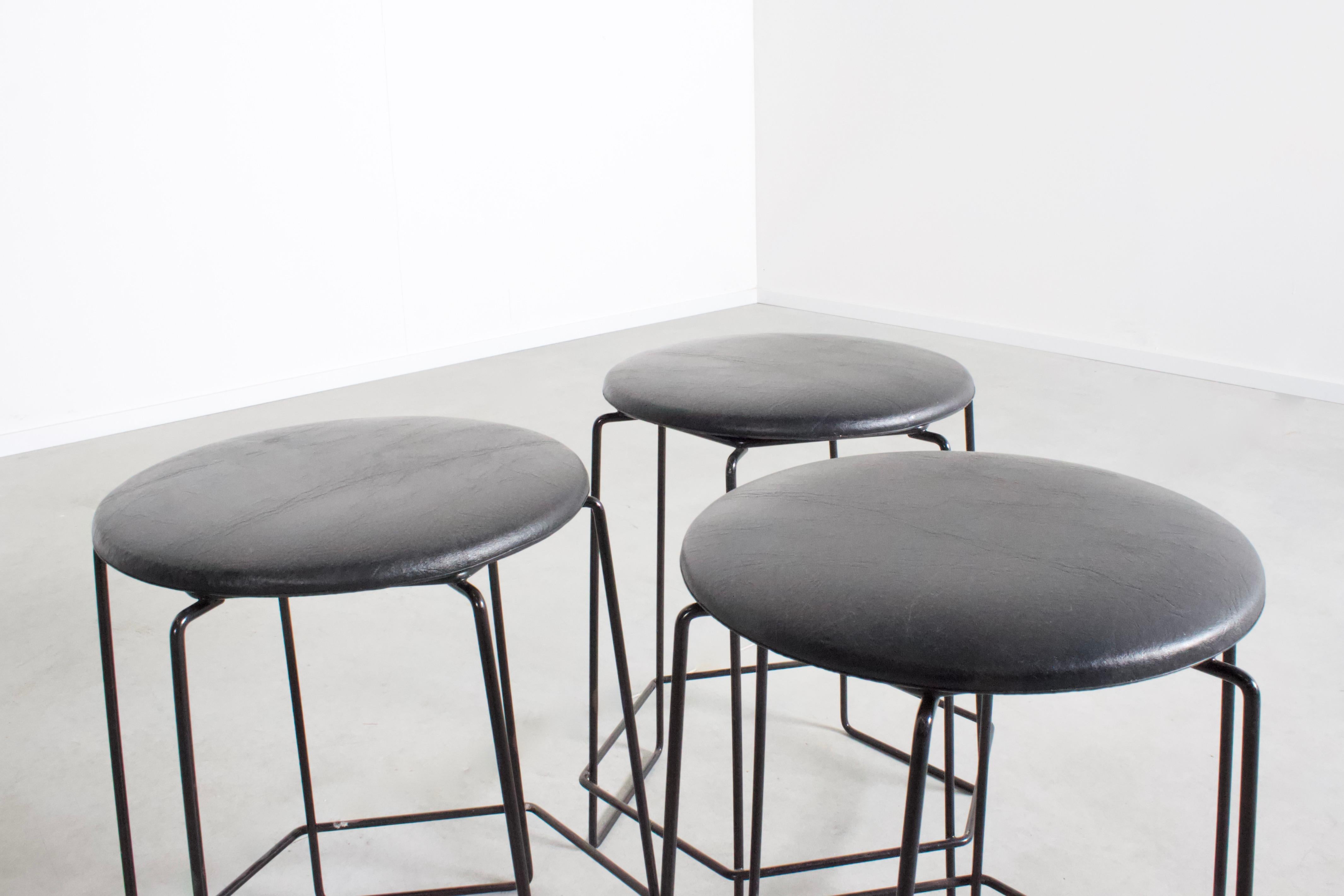 Set of Square Verner Panton Wire Stools, 1960s In Excellent Condition For Sale In Echt, NL