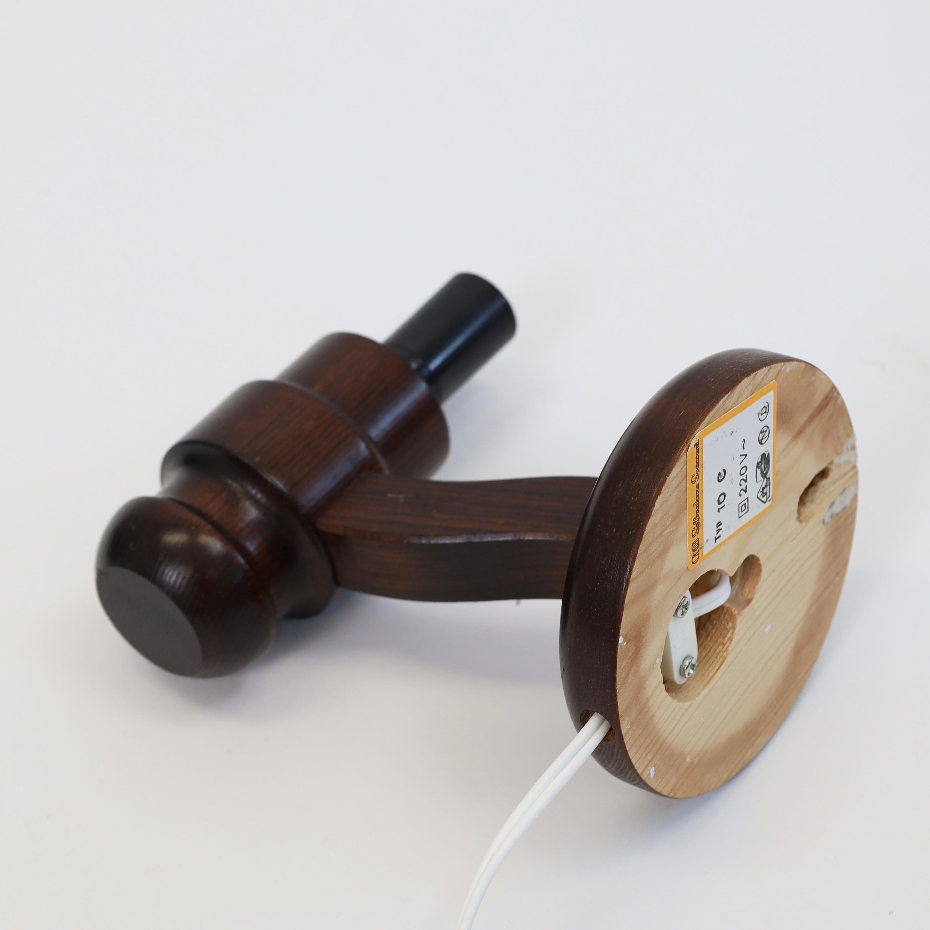 Juego de lámparas de pared de madera de pino teñida de Solbackens Svarveri, Suecia, años 70 en venta 2