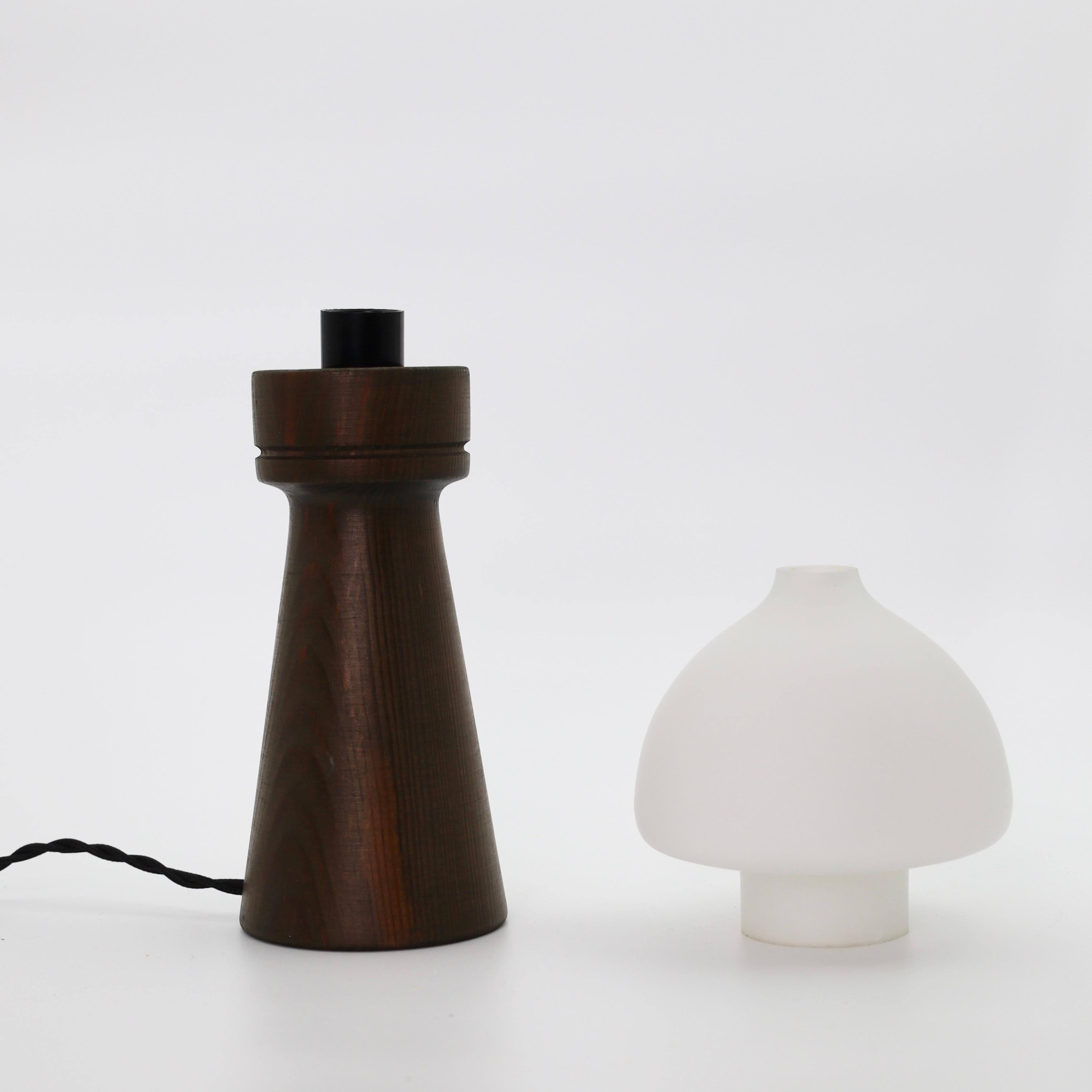 Lampes de nuit suédoises en bois de pin teinté par Uno Dahlen pour Aneta, Suède, 1970 en vente 4