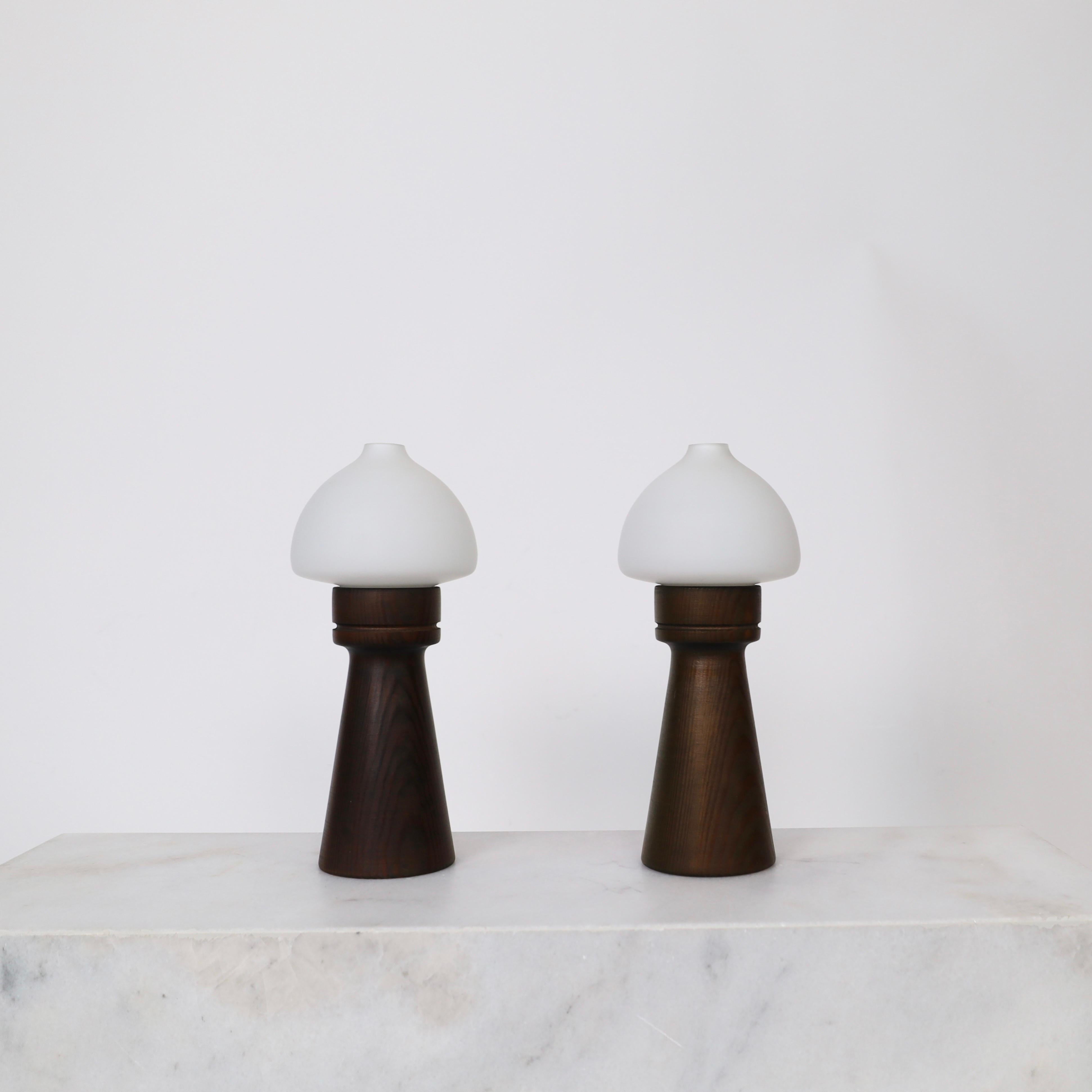Lampes de nuit suédoises en bois de pin teinté par Uno Dahlen pour Aneta, Suède, 1970 en vente 7