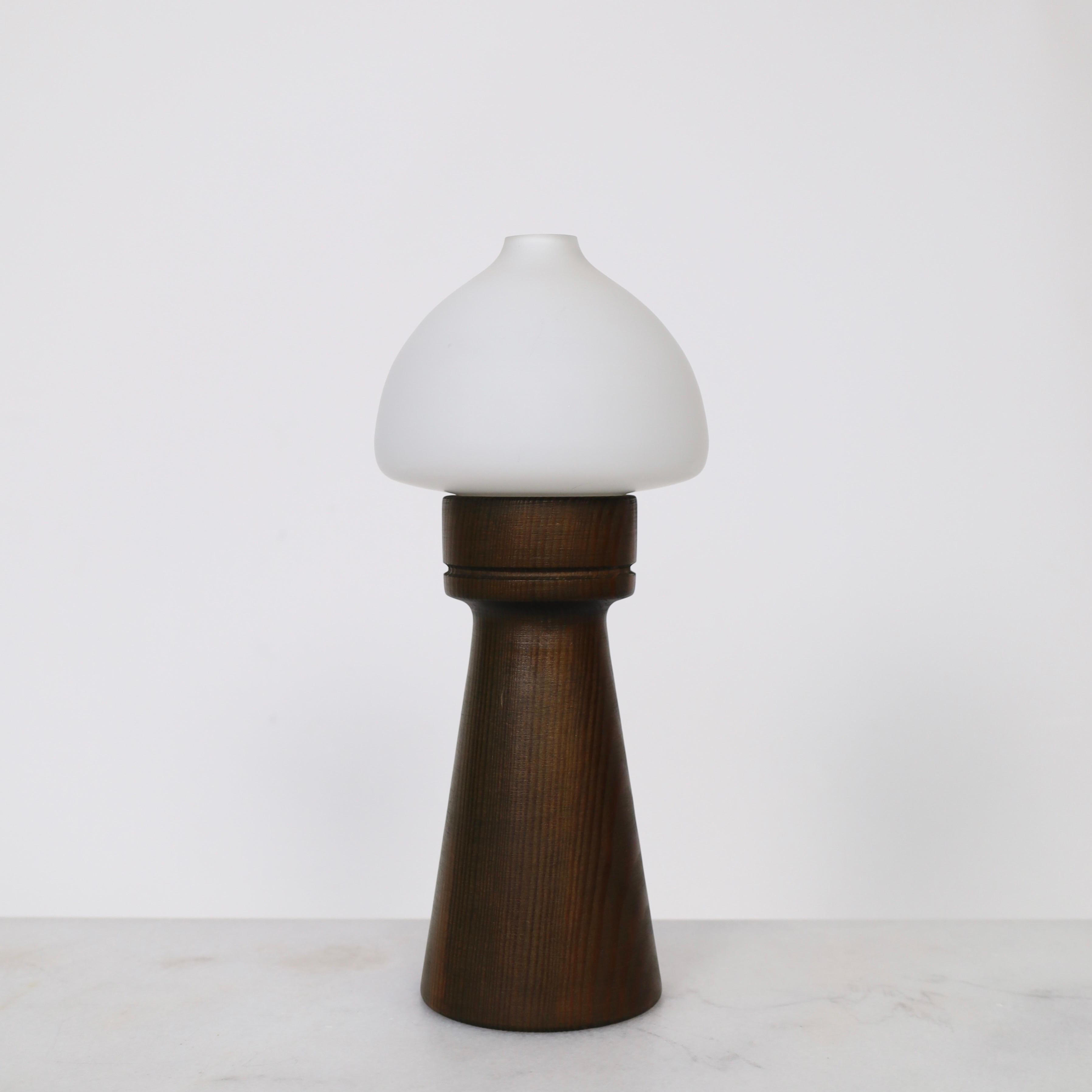 Fin du 20e siècle Lampes de nuit suédoises en bois de pin teinté par Uno Dahlen pour Aneta, Suède, 1970 en vente