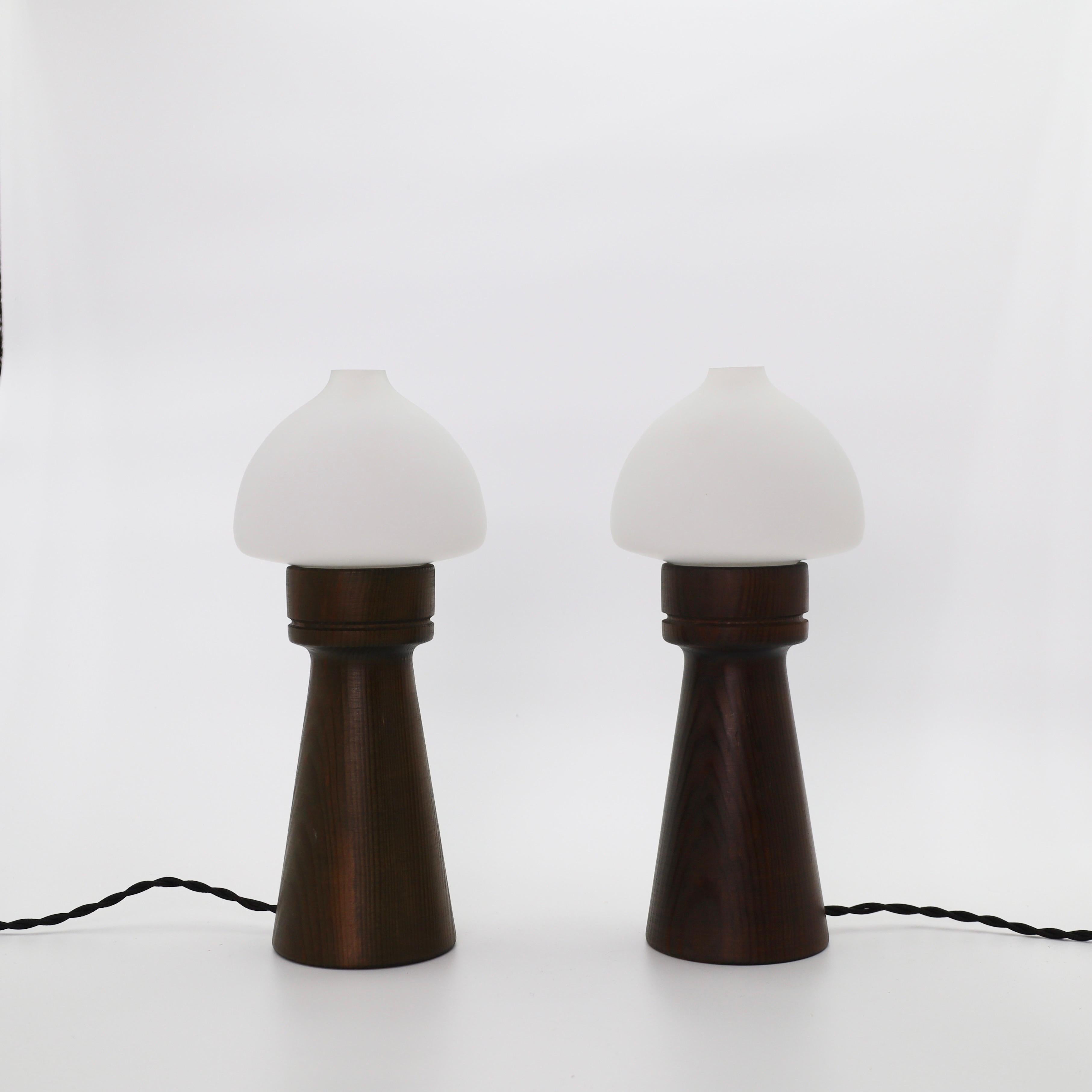 Verre Lampes de nuit suédoises en bois de pin teinté par Uno Dahlen pour Aneta, Suède, 1970 en vente