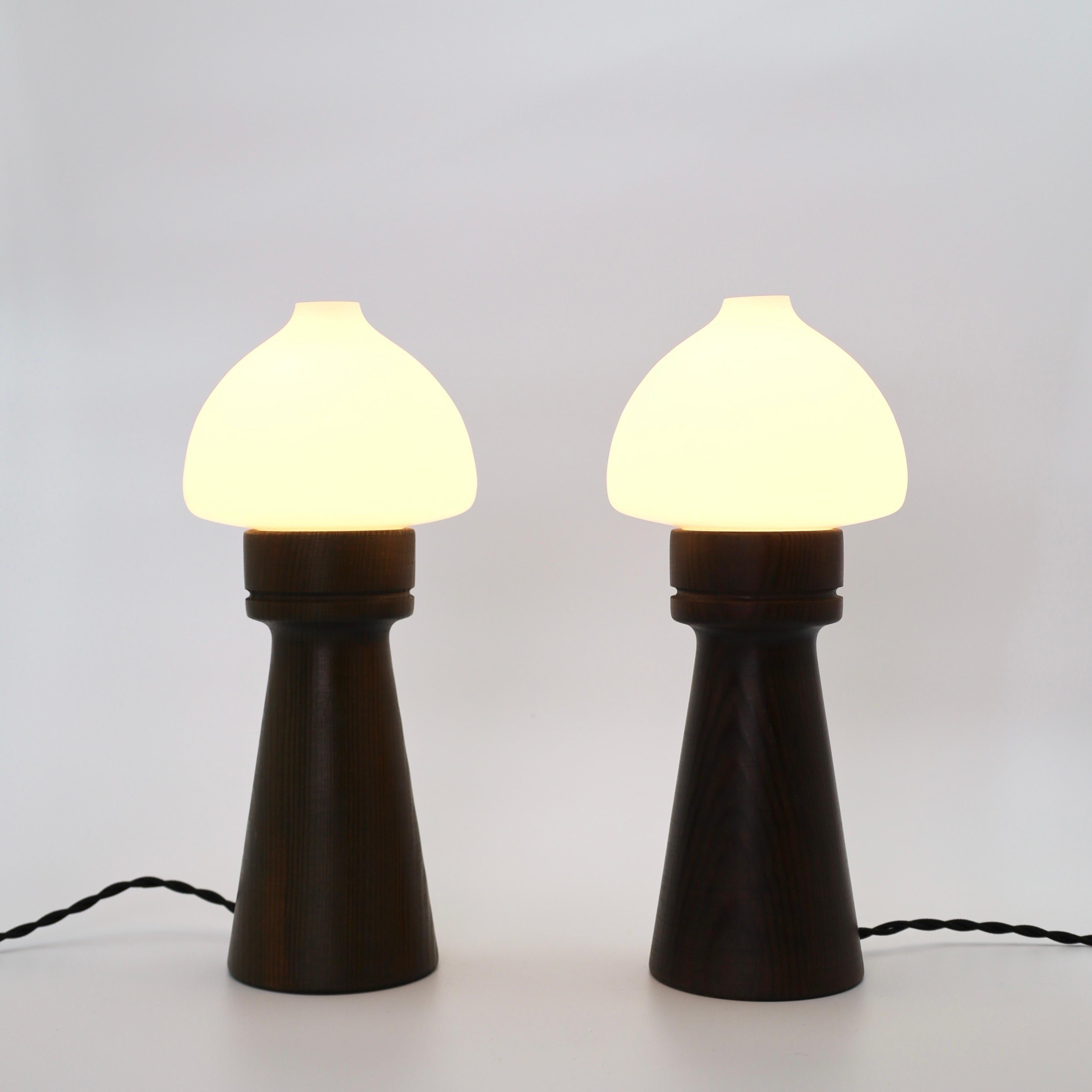 Lampes de nuit suédoises en bois de pin teinté par Uno Dahlen pour Aneta, Suède, 1970 en vente 1