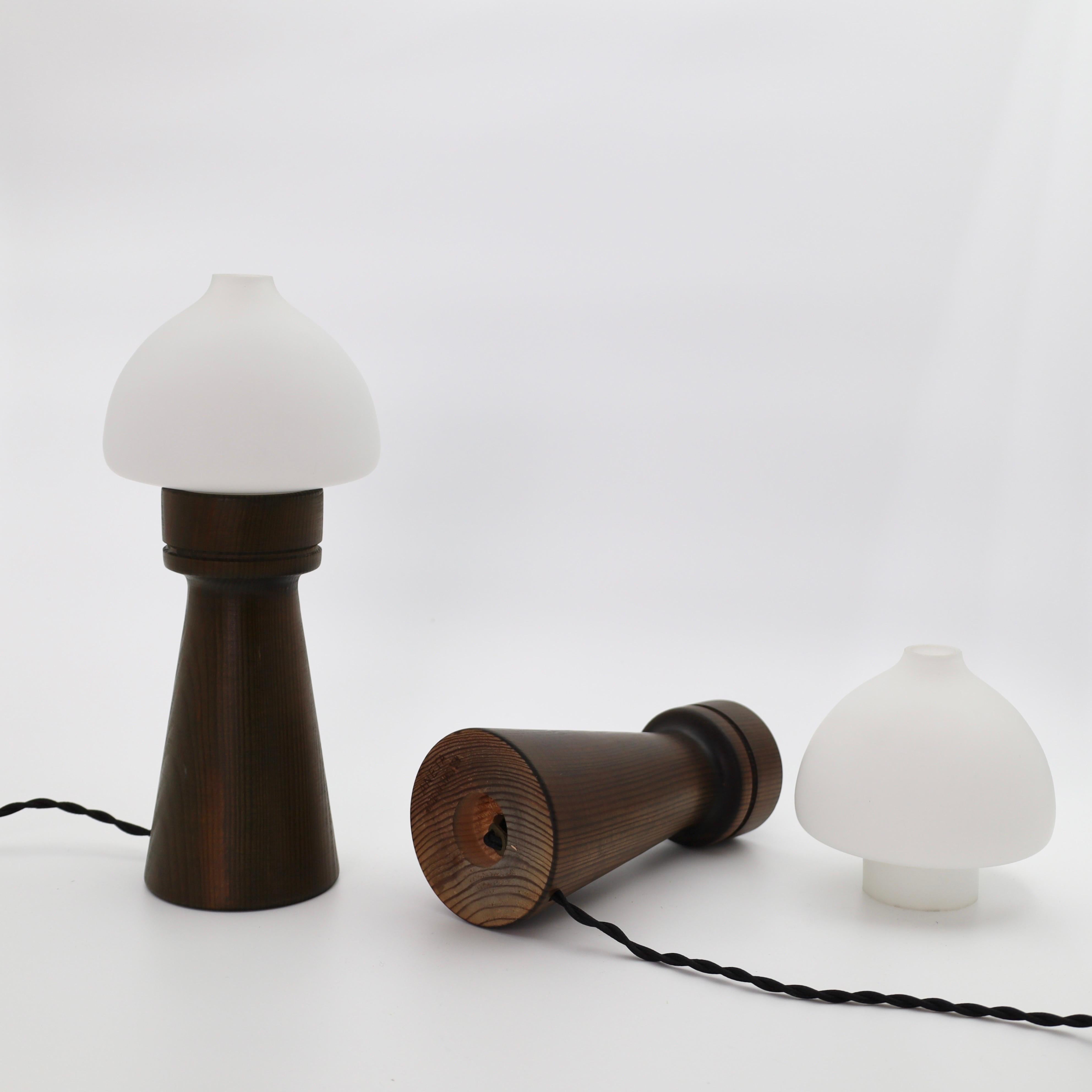 Lampes de nuit suédoises en bois de pin teinté par Uno Dahlen pour Aneta, Suède, 1970 en vente 3