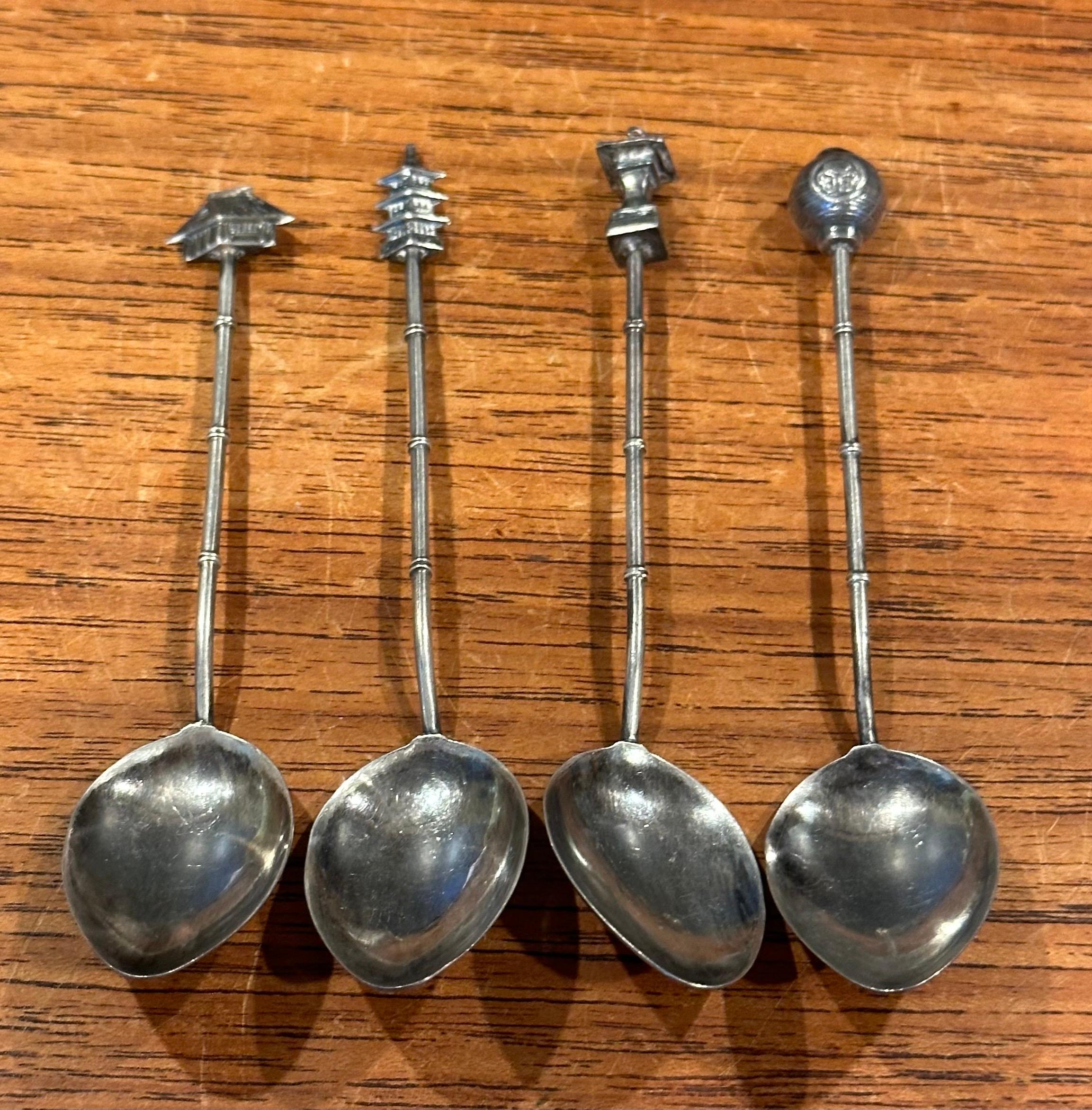 XX secolo Set di cucchiai demitasse asiatici in argento sterling con motivo a pagoda e stelo in bambù in vendita