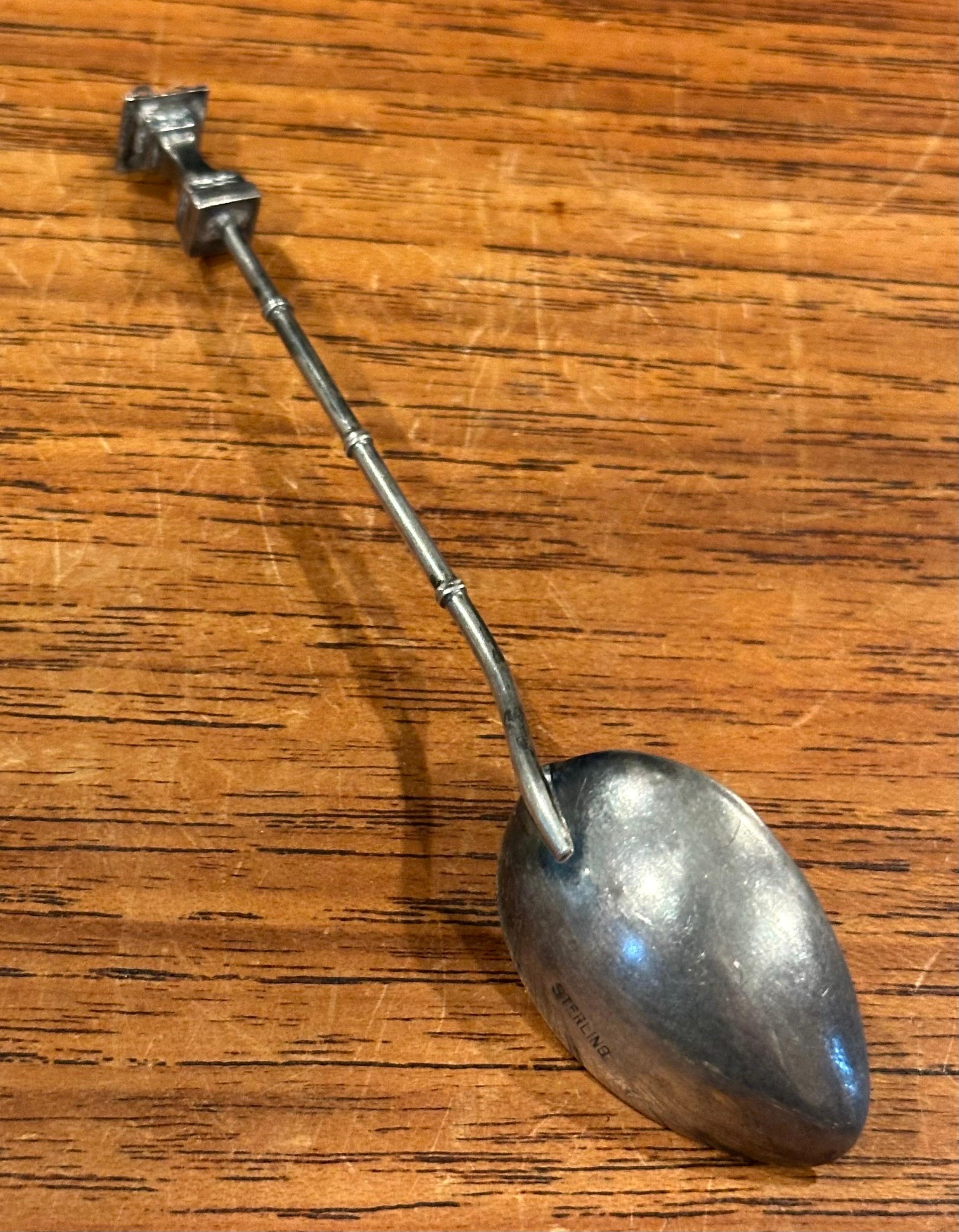 Set di cucchiai demitasse asiatici in argento sterling con motivo a pagoda e stelo in bambù in vendita 2