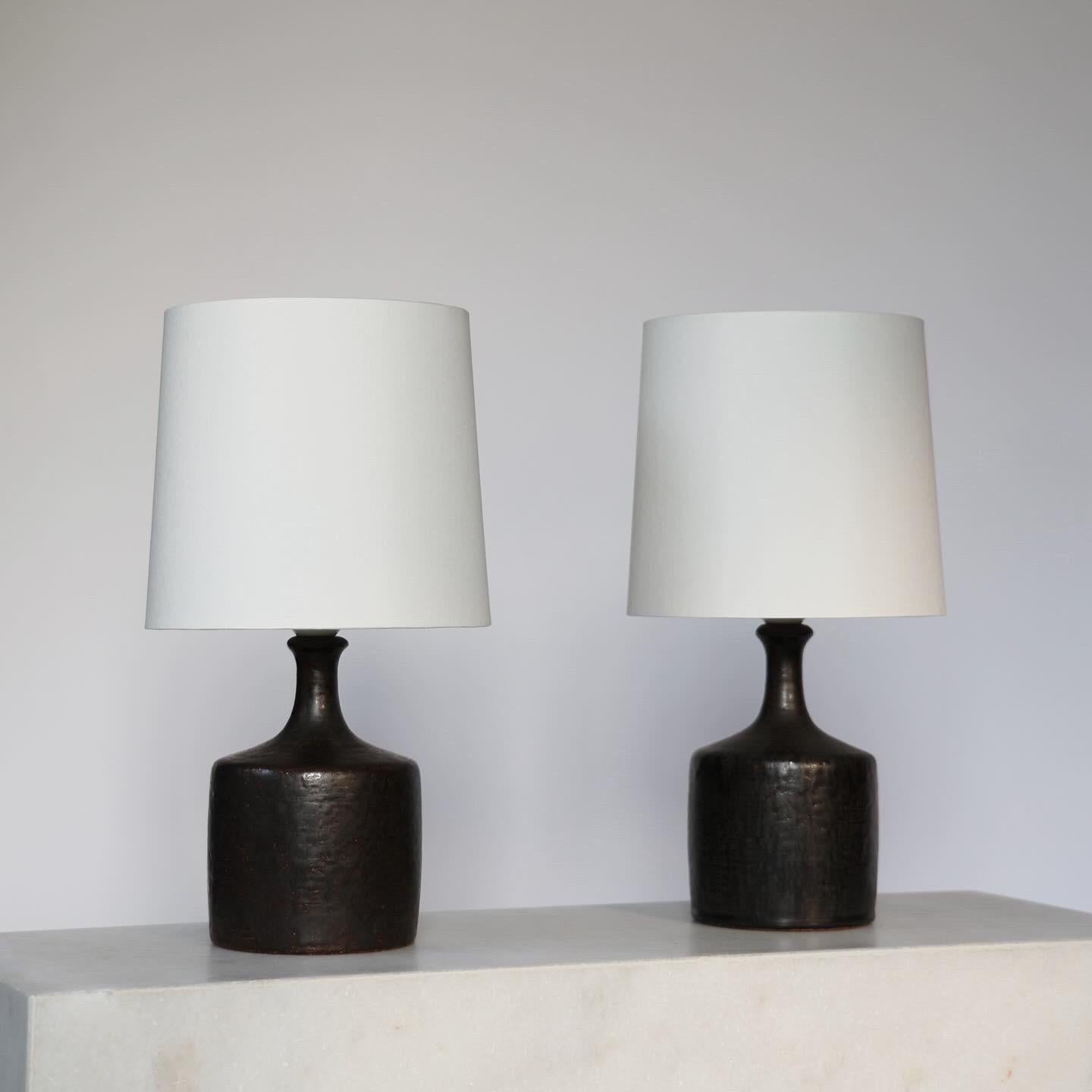Rare set of Earth-Tone Stoneware Desk Lamps designed by Lisbeth for Fog & Morup in the 1960s. 

* Set (2) of handmade earth-brown stoneware desk lamps with white shades
* Designer: Lisbeth Brams 
* Producer: Fog & Mørup (Morup)
* Year: 1960s
*