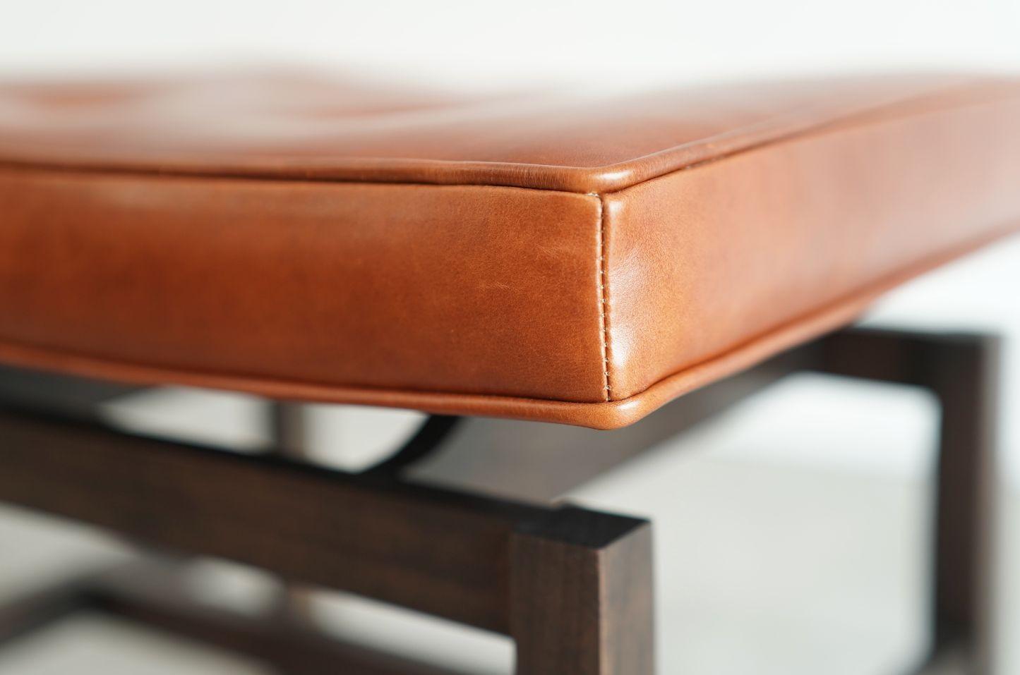 Hocker-Set von Jens Risom aus cognacfarbenem Leder, ca. 1950er Jahre (amerikanisch) im Angebot