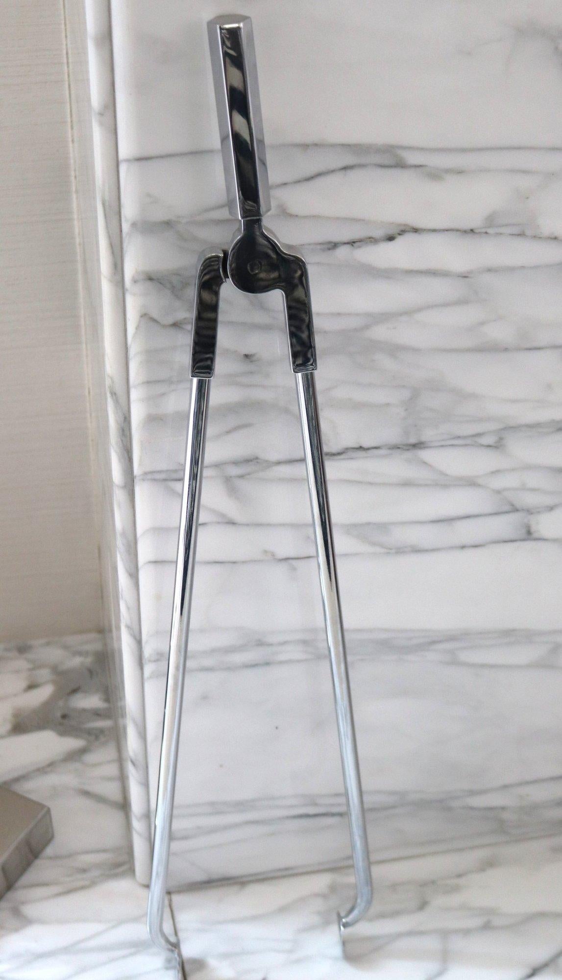 Set of Stylish Modernist  Polished Nickel  Fire tools In Excellent Condition For Sale In Greenwich, CT