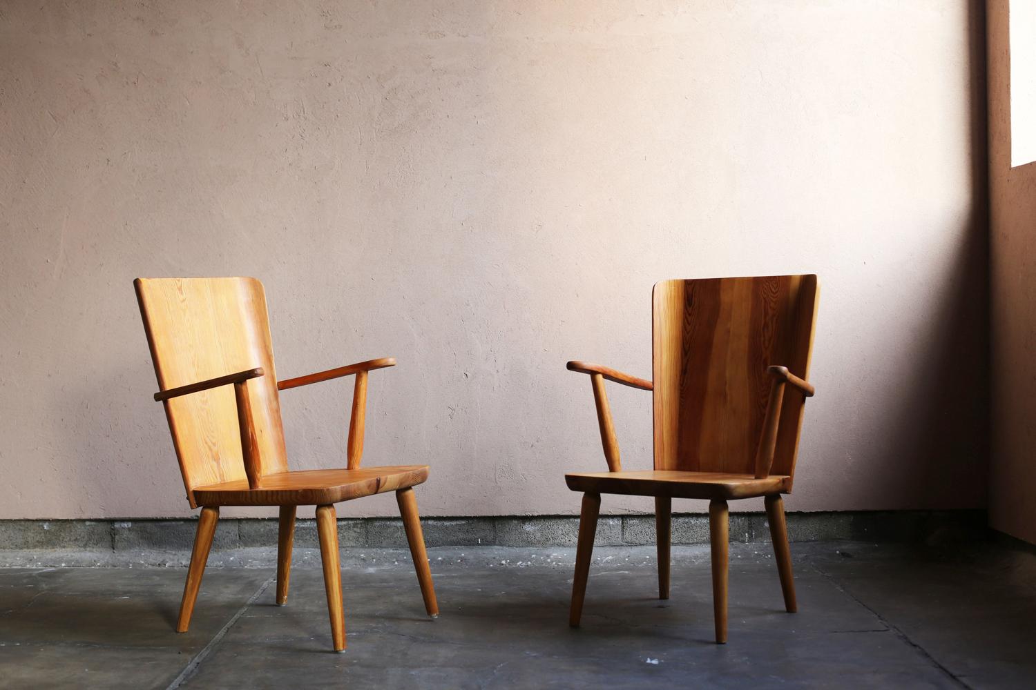 Il s'agit d'un ensemble de fauteuils 