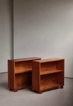 Conjunto de estanterías «Swedish Grace» de madera de olmo y abedul con patas acanaladas, década de 1930