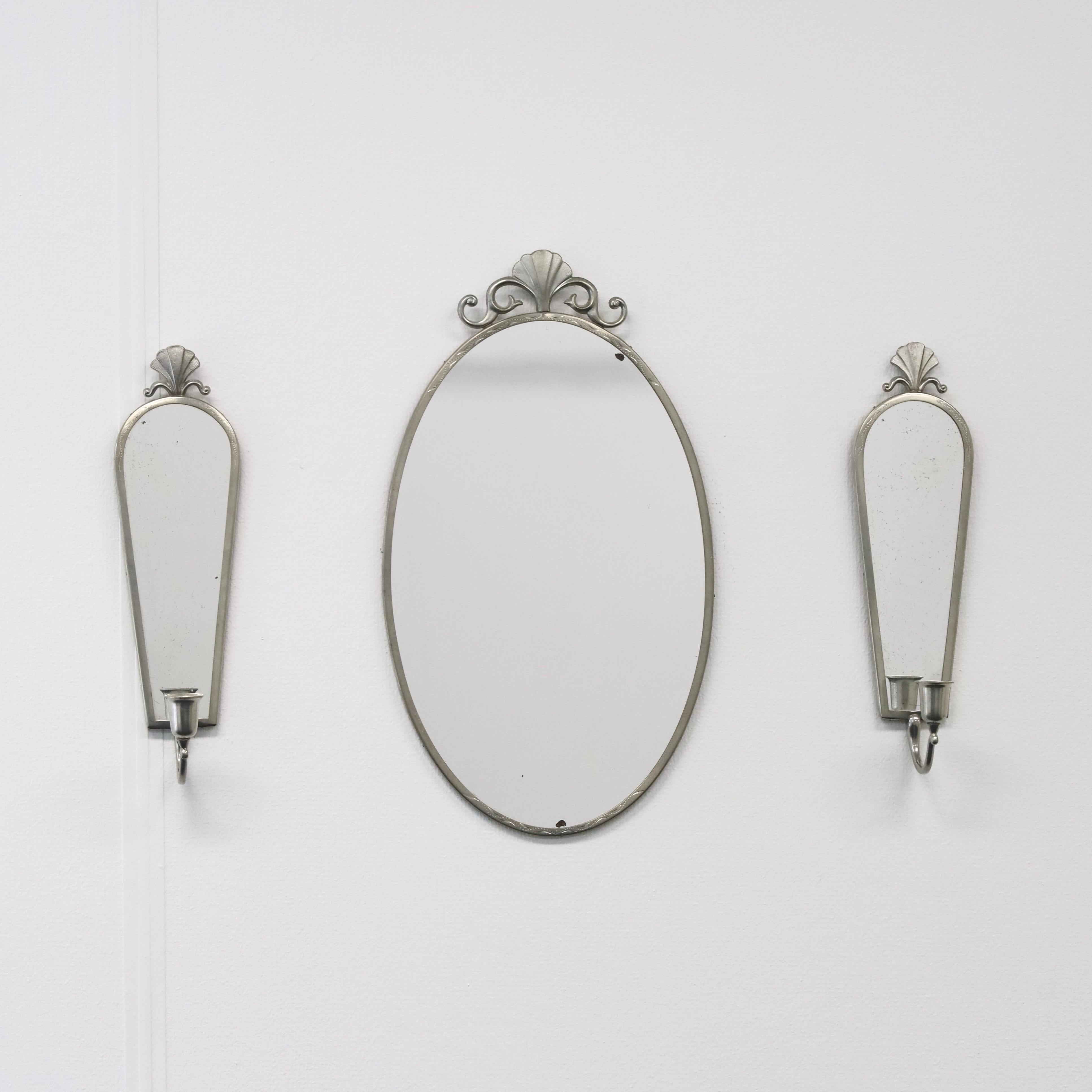 Set schwedischer Grace-Wandspiegel und Kerzenleuchter aus Zinn, 1930er Jahre, Schweden (Art déco) im Angebot