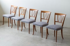 Lot de chaises de salle à manger de style moderne suédois, modèle « Pyramid », conçues par Carl Malmsten.