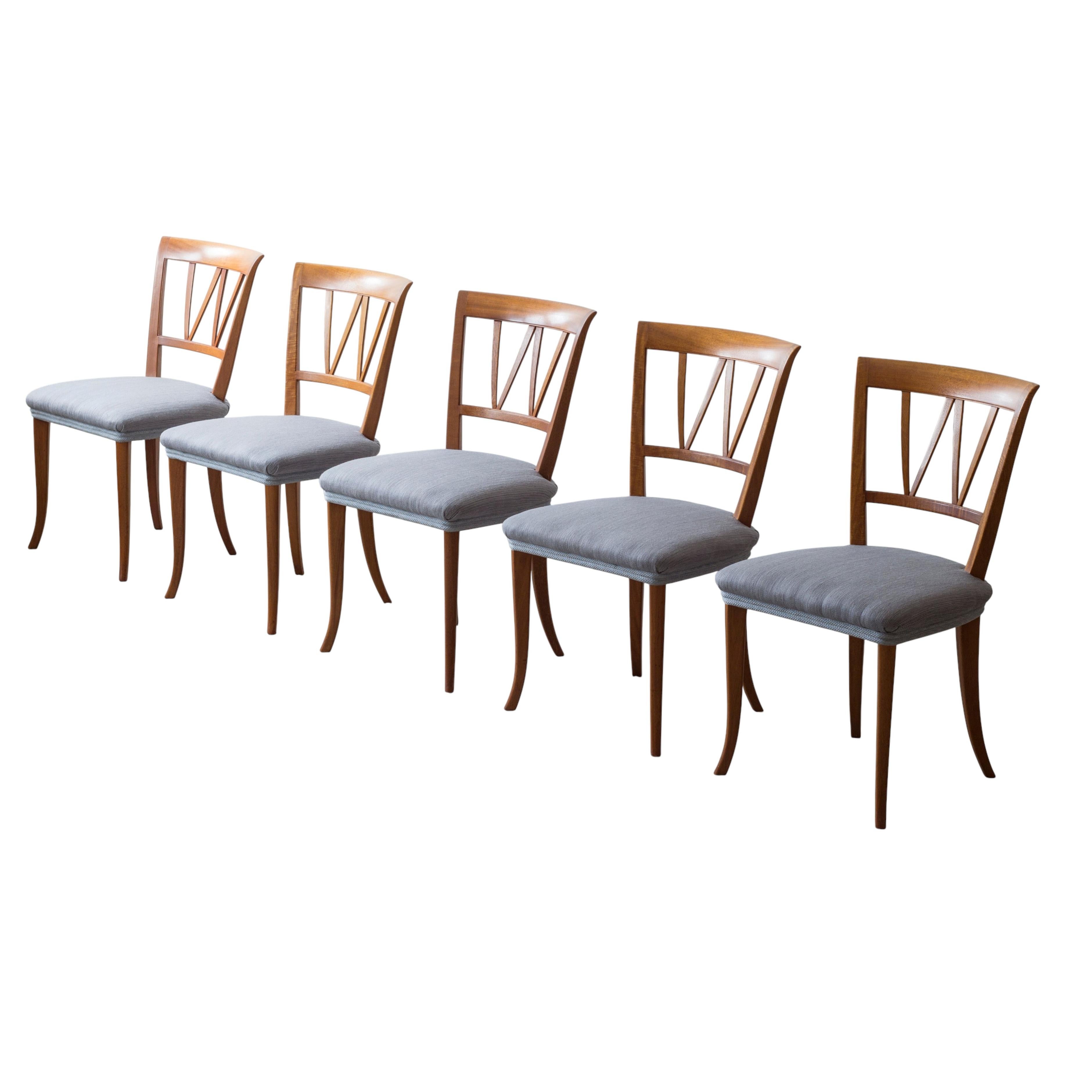 Conjunto de sillas de comedor de estilo moderno sueco, modelo «Pyramid», diseñadas por Carl Malmsten.