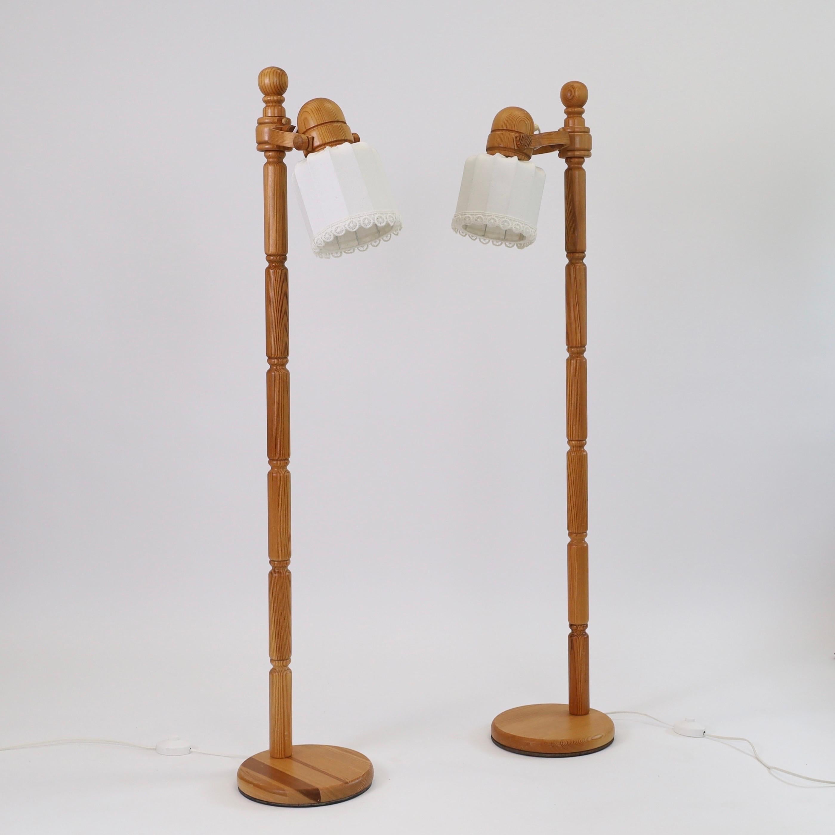 Svedese Set di lampade da terra moderne svedesi in Wood di Markslöjd, anni '70, Svezia in vendita