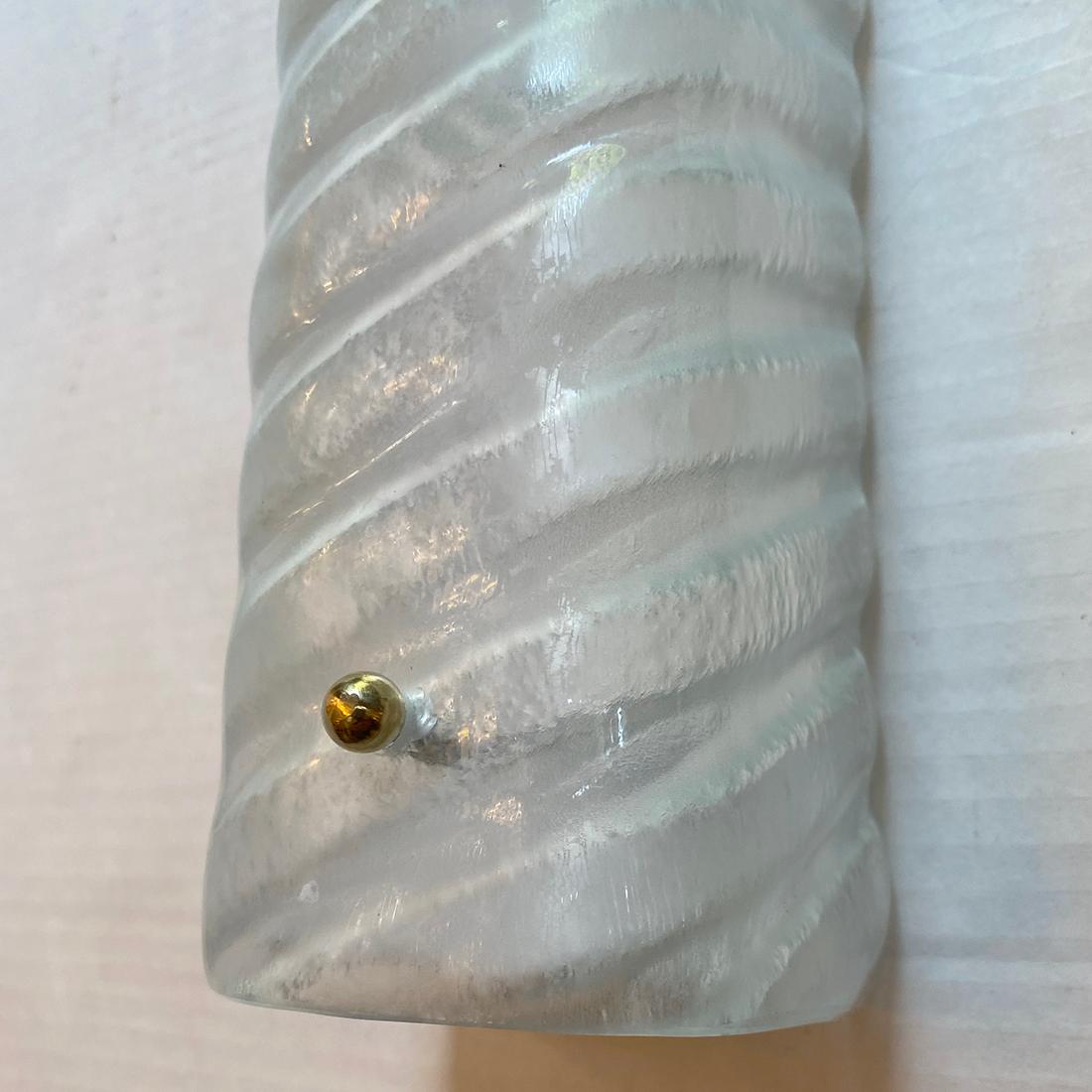 Set di lampade svedesi in vetro modellato, vendute a coppia In condizioni buone in vendita a New York, NY