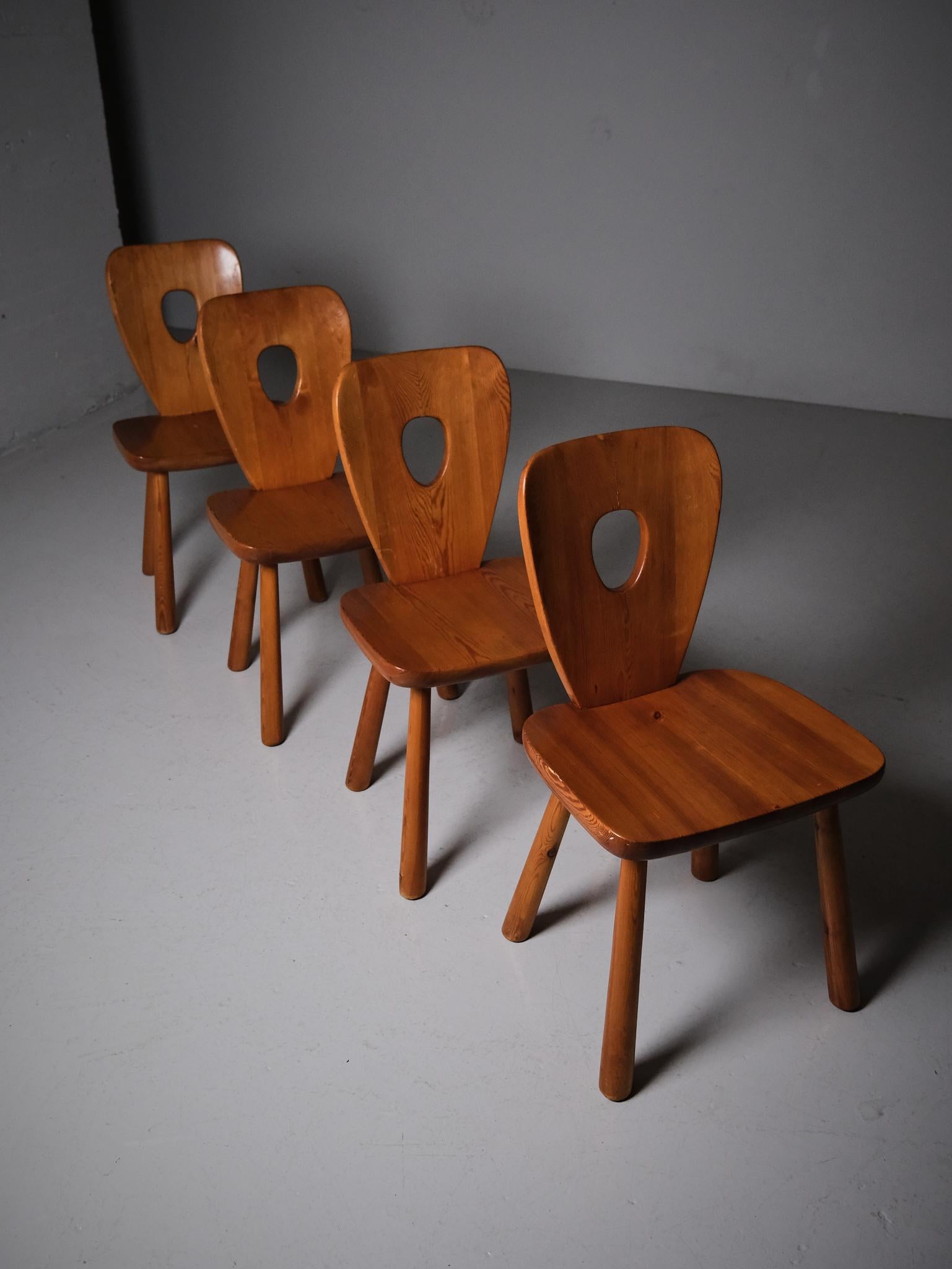 Scandinavo moderno Set di sedie svedesi in pino di Bo Fjaestad per Arvika Konsthantverk, 1930 in vendita