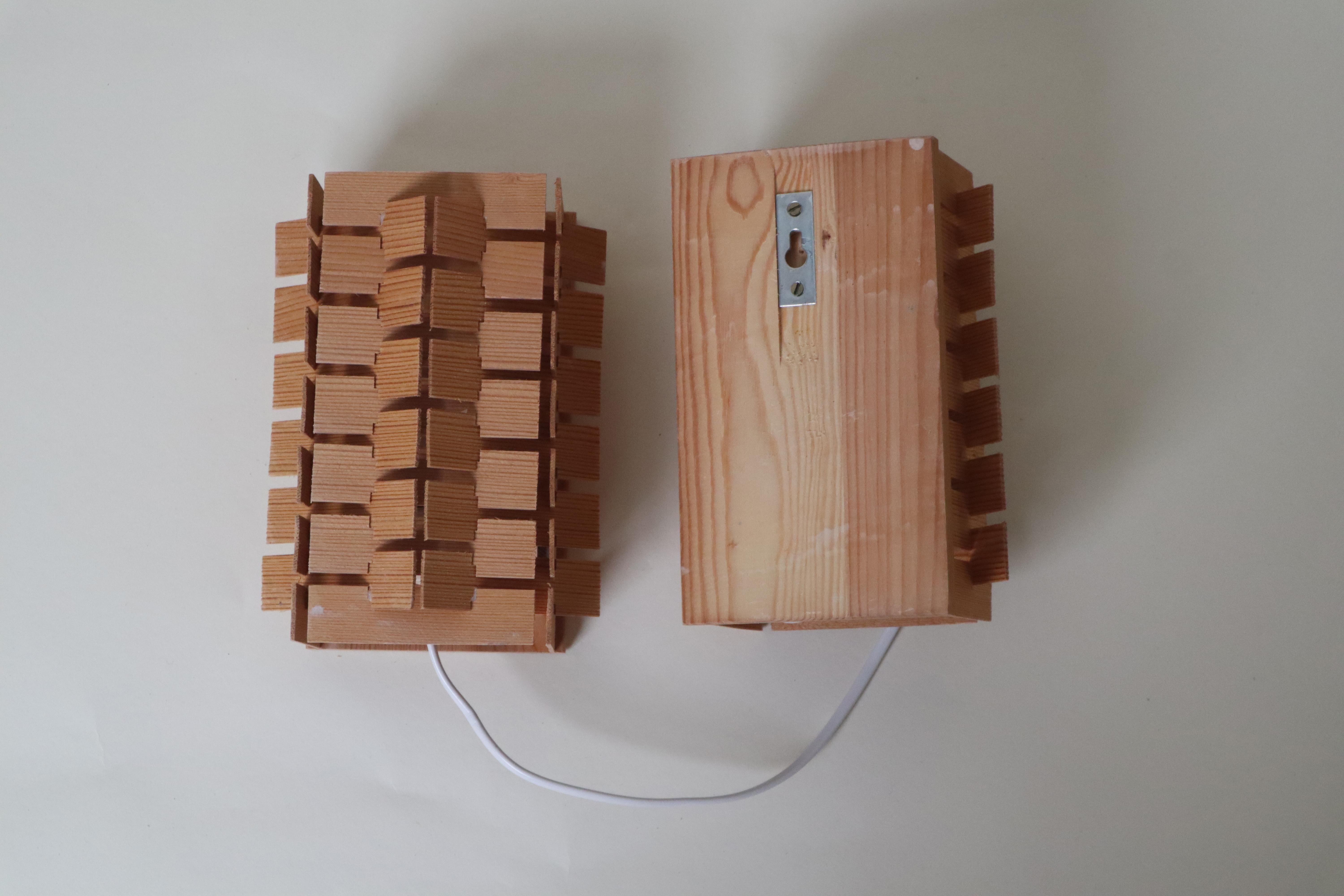 Suédois Ensemble d'appliques en pin suédois des années 1970 en vente