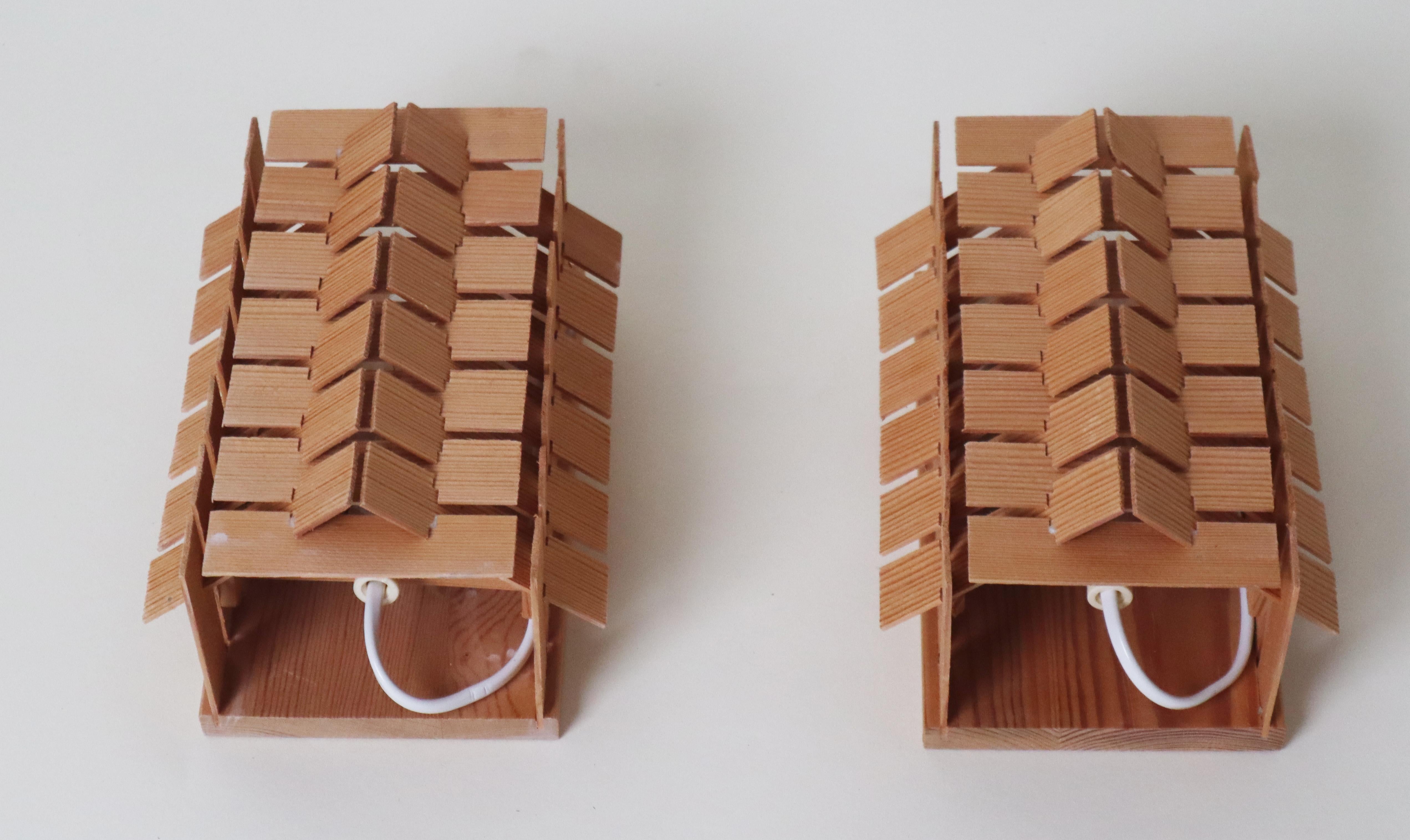 Fin du 20e siècle Ensemble d'appliques en pin suédois des années 1970 en vente