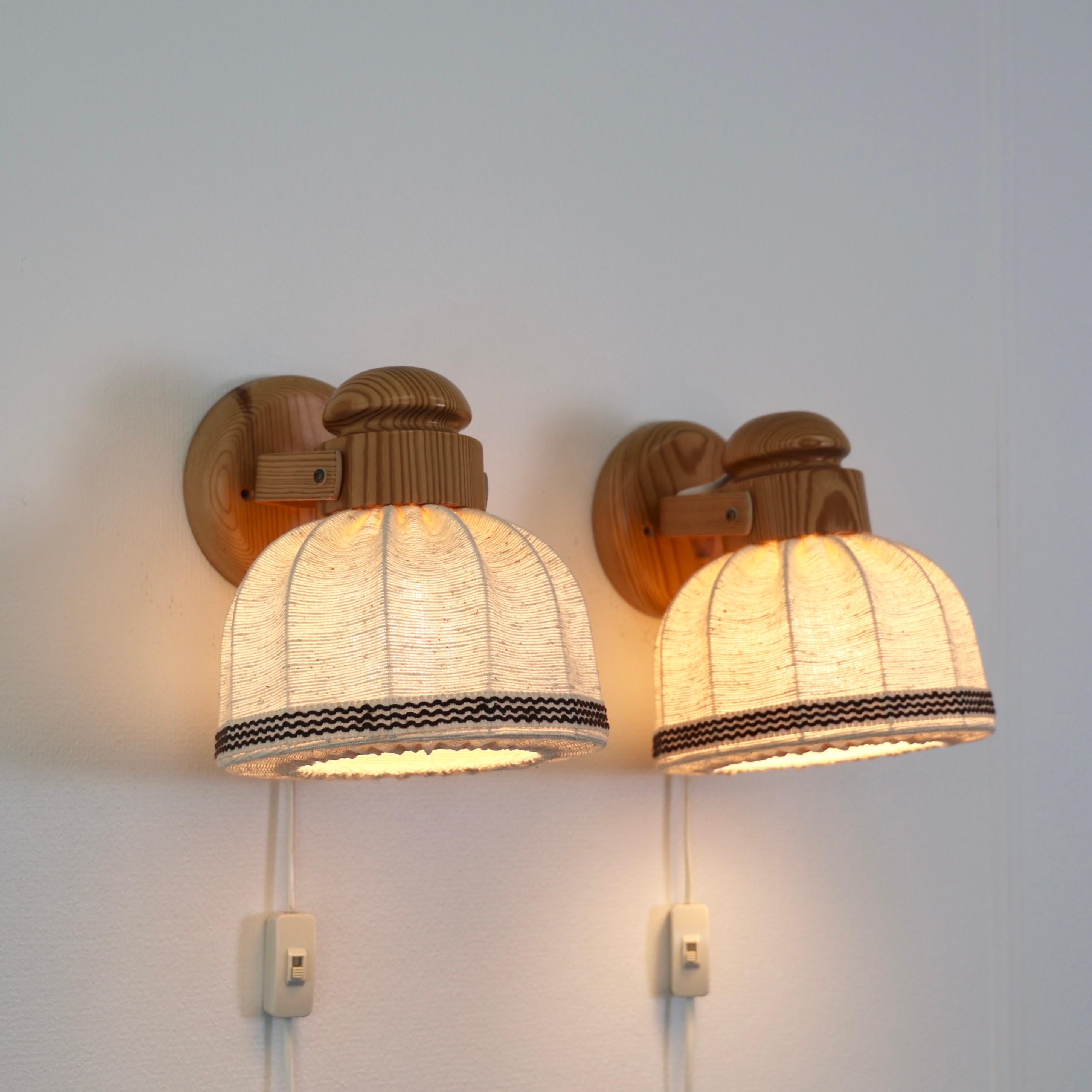 Scandinave moderne Ensemble d'appliques suédoises en bois de pin par Solbackens Svarveri, Suède, 1970 en vente
