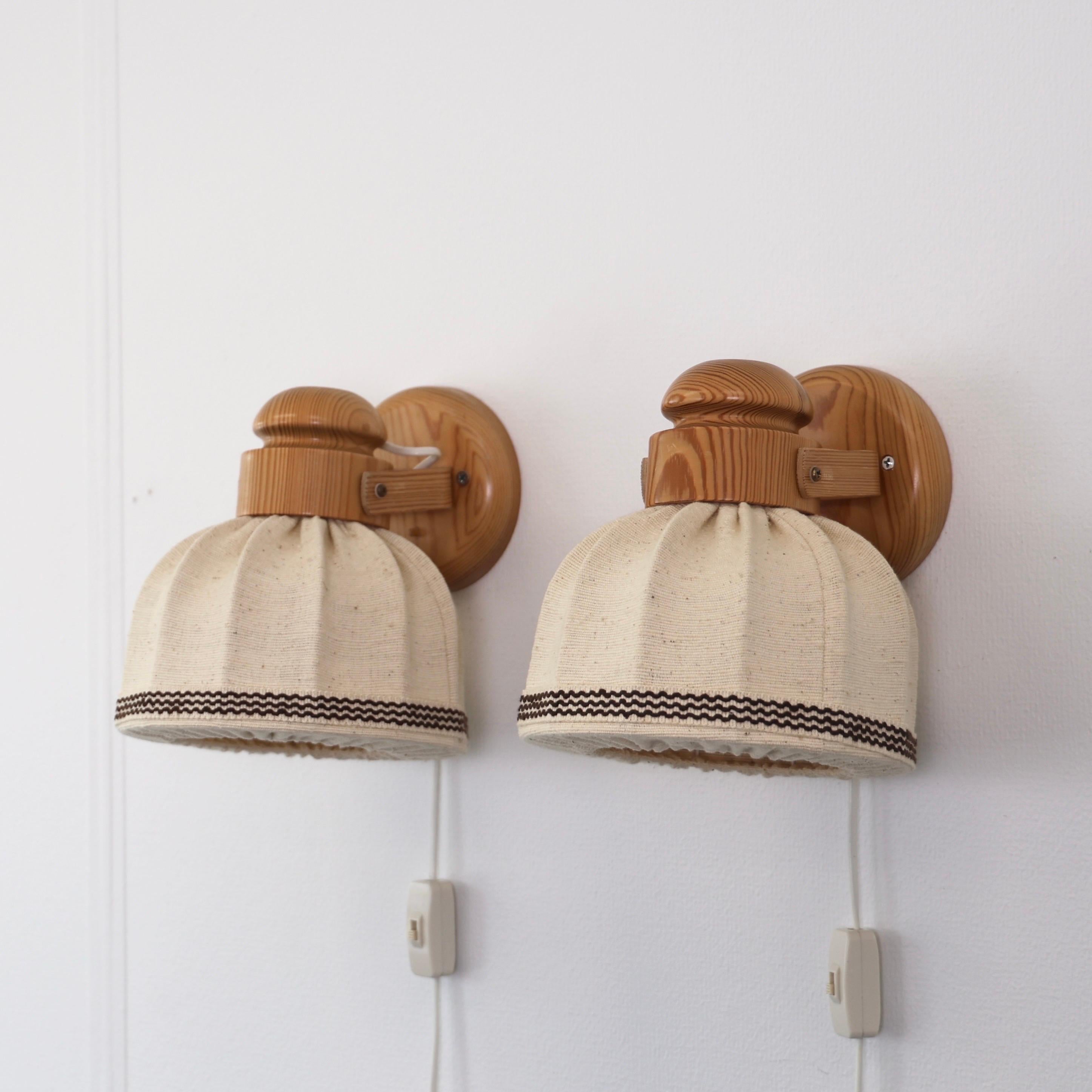 Suédois Ensemble d'appliques suédoises en bois de pin par Solbackens Svarveri, Suède, 1970 en vente