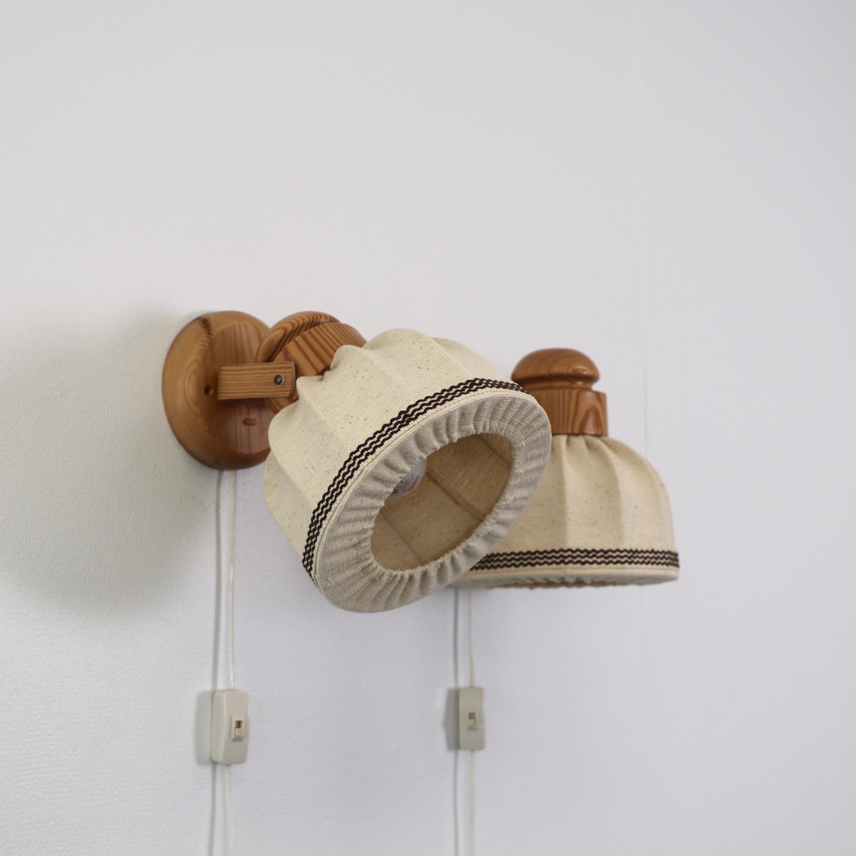 Fin du 20e siècle Ensemble d'appliques suédoises en bois de pin par Solbackens Svarveri, Suède, 1970 en vente