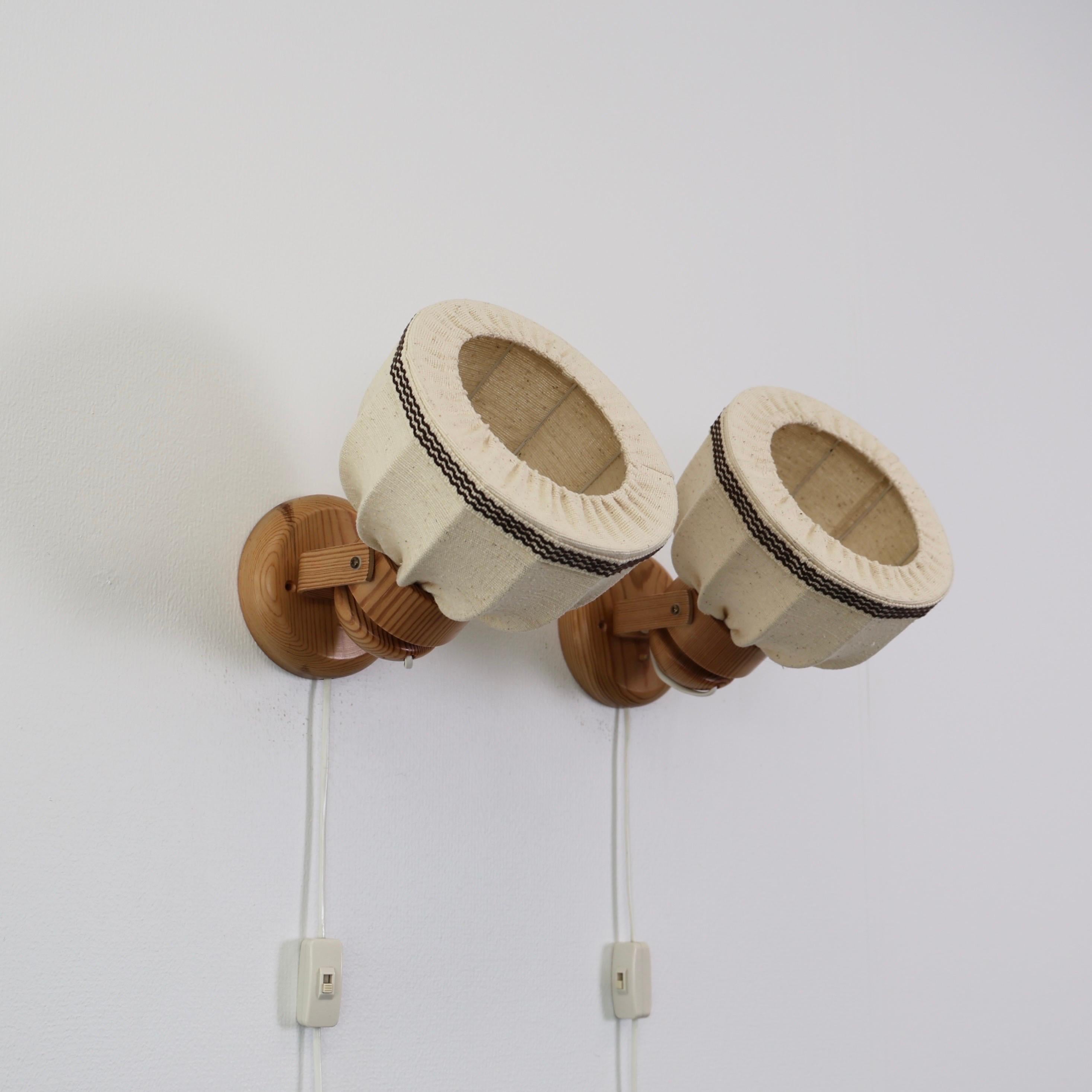 Tissu Ensemble d'appliques suédoises en bois de pin par Solbackens Svarveri, Suède, 1970 en vente