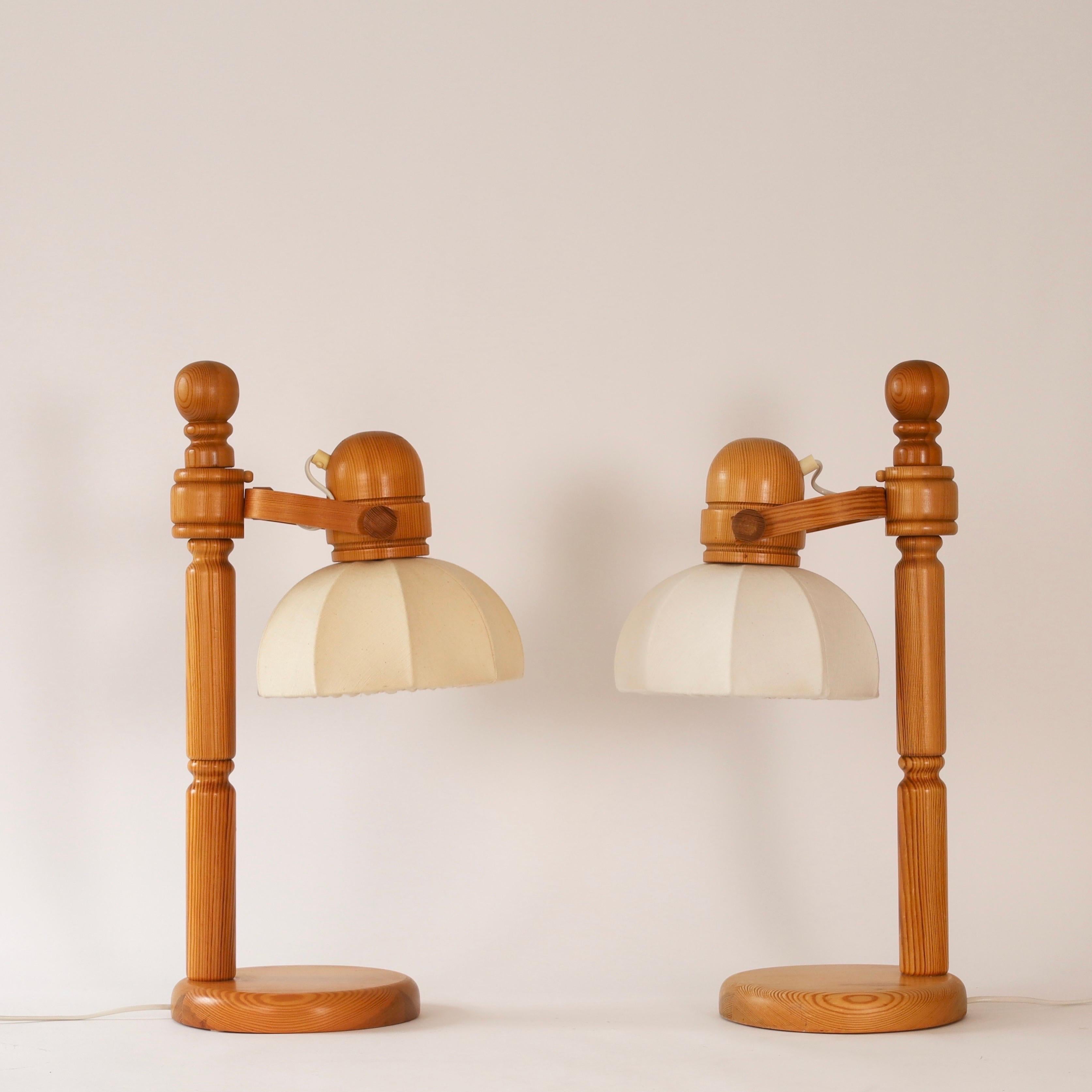 Juego de lámparas de mesa suecas de madera de pino by Markslöjd, Suecia, años 70 finales del siglo XX en venta