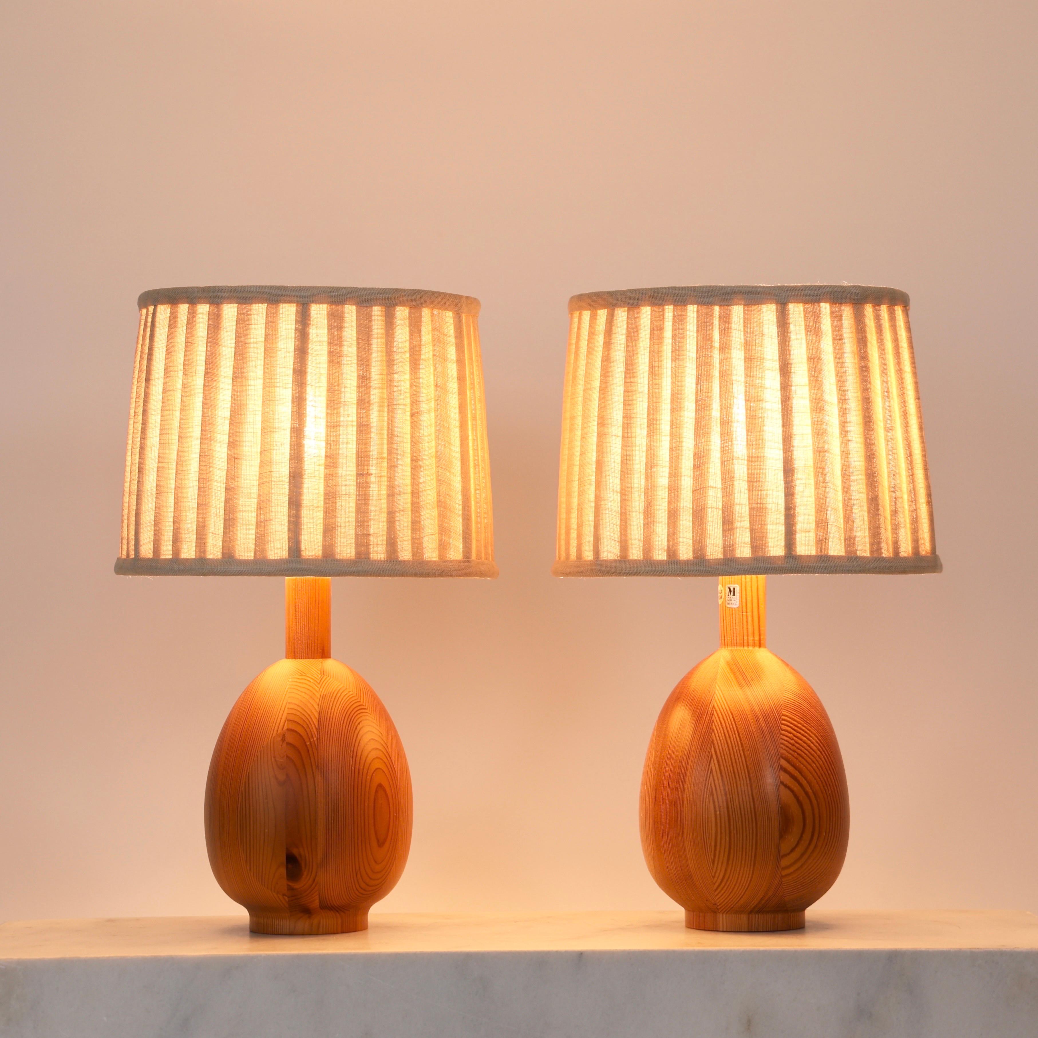 Scandinave moderne Ensemble de lampes de table en bois de pin suédois par Markslöjd, Suède, années 1980 en vente