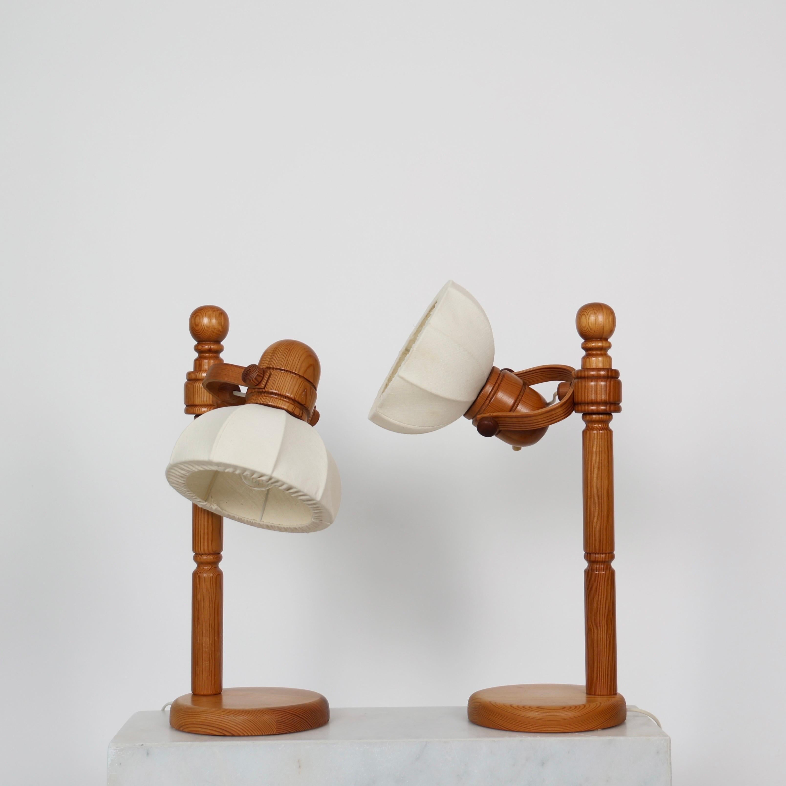 Suédois Ensemble de lampes de table en bois de pin suédois par Markslöjd, Suède, années 1980 en vente