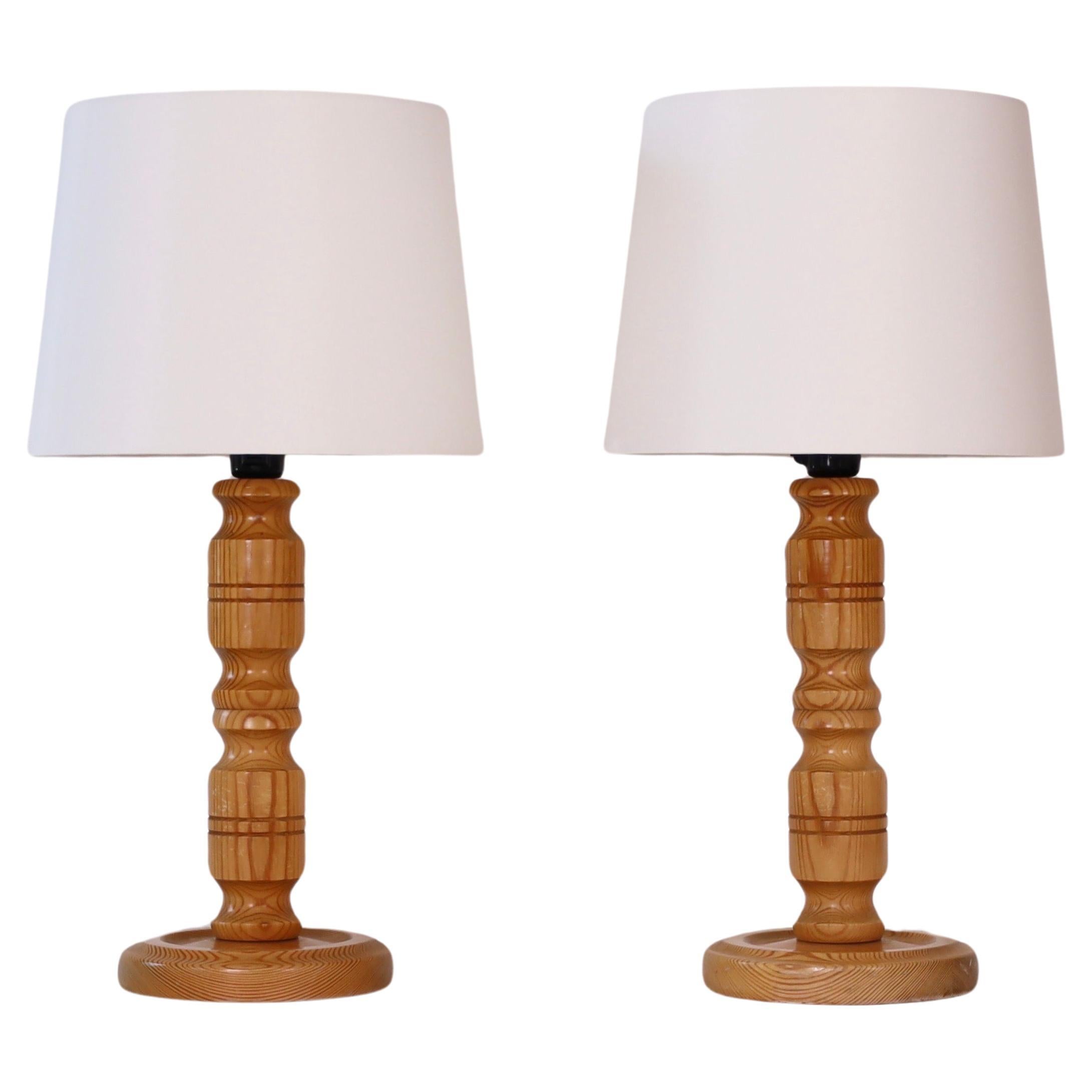 Ensemble de lampes de table suédoises en bois de pin, Suède en vente