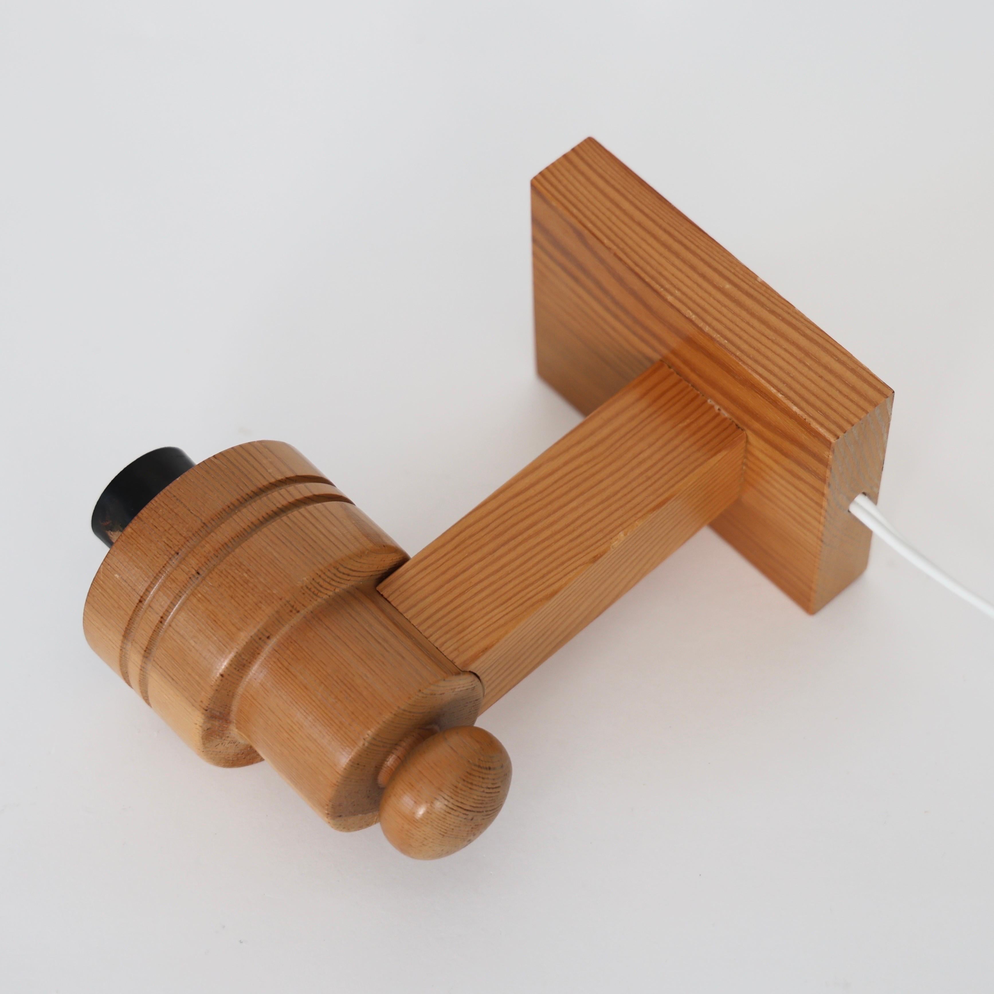 Set schwedischer Wandleuchten aus Kiefernholz von Aneta, Schweden, 1970er Jahre im Angebot 4