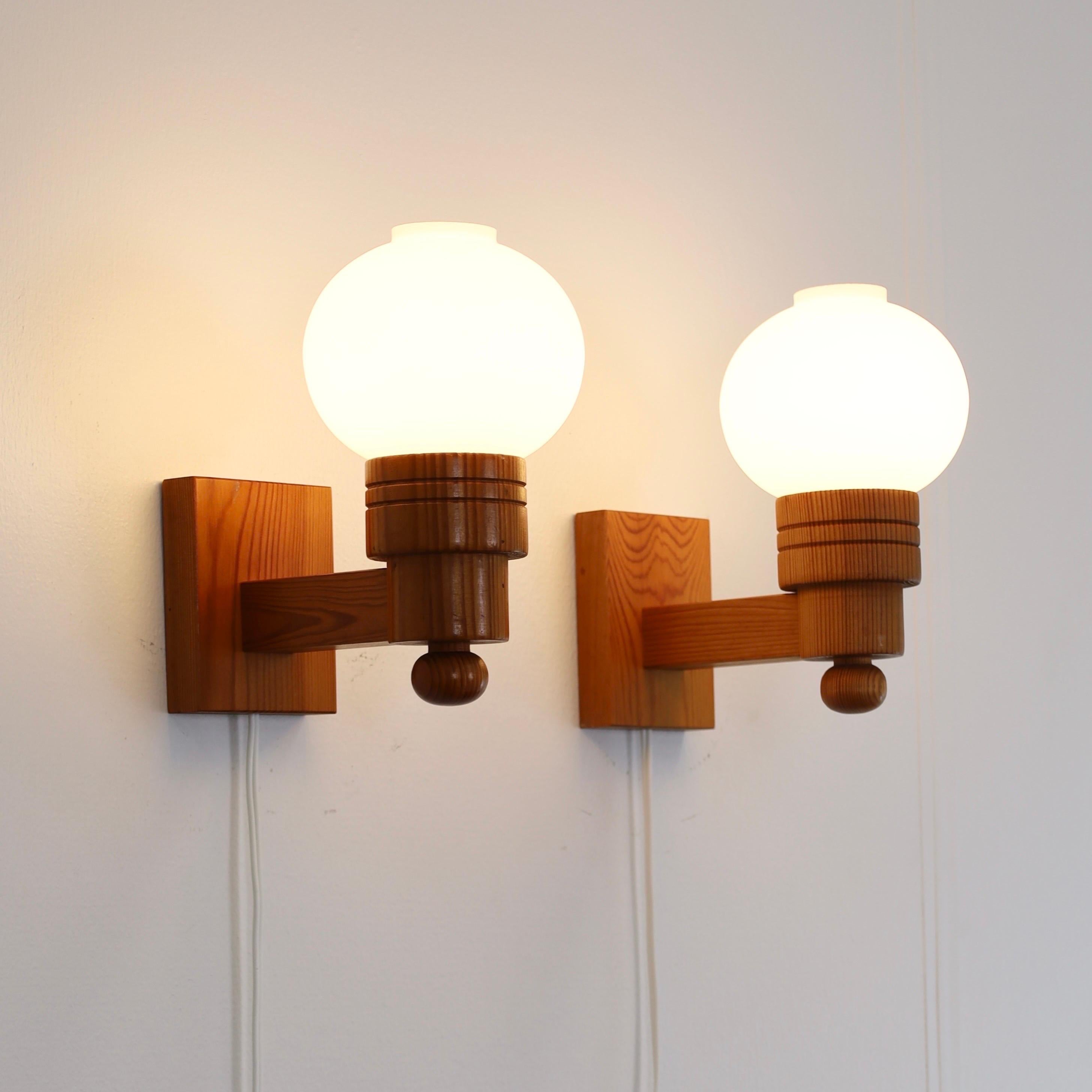 Set of Swedish Pine Wood Wall Lamps by Aneta, Sweden, 1970s In Good Condition In Værløse, DK